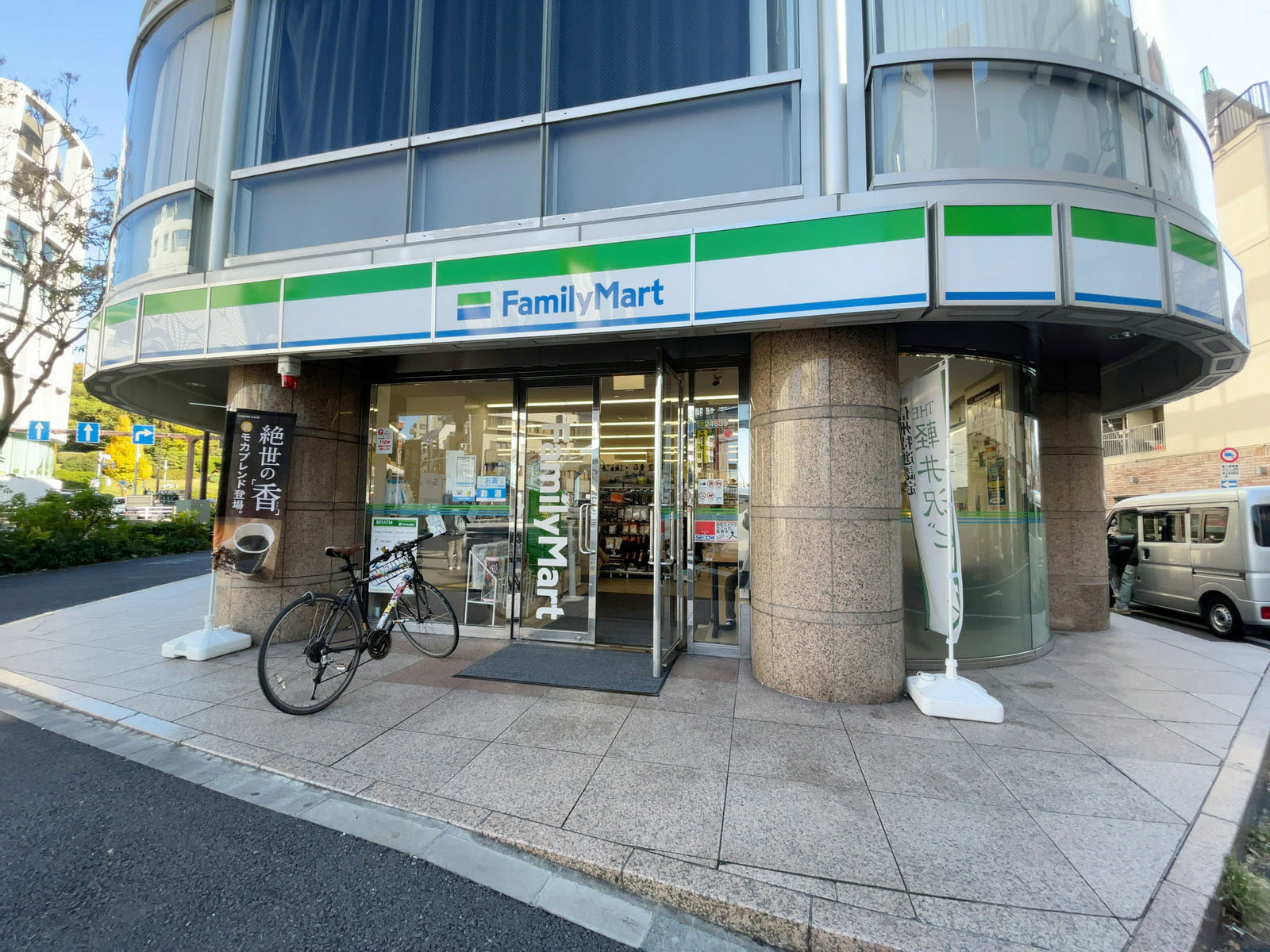 徒歩1分のファミリーマート 渋谷富ヶ谷一丁目店