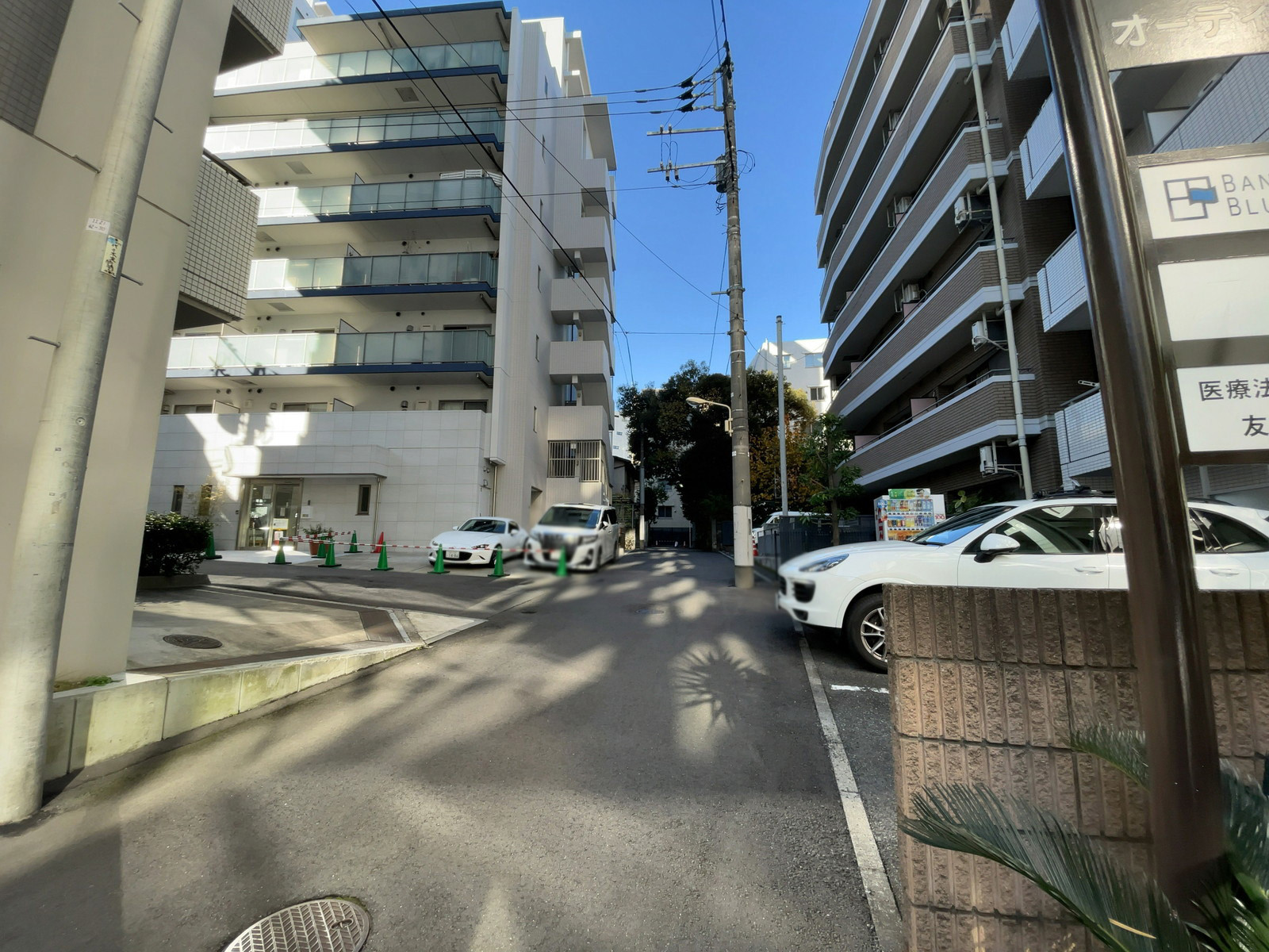 オーティビル前面の通り