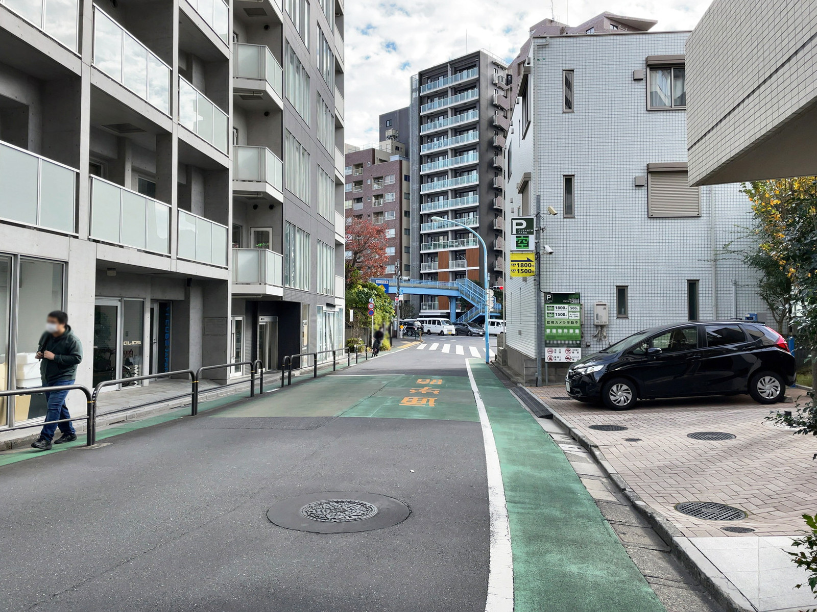 サンクタス市ヶ谷富久町前面の通り