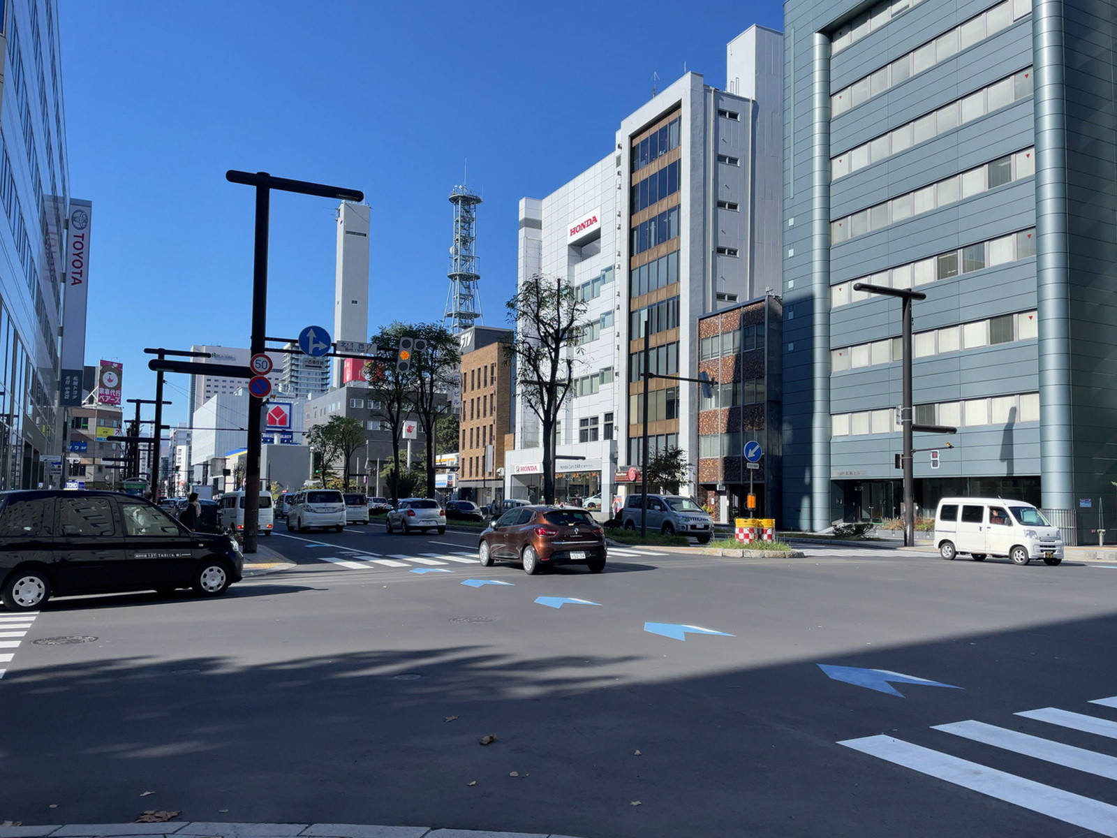 損保ジャパン日本興亜札幌ビル前面の通り
