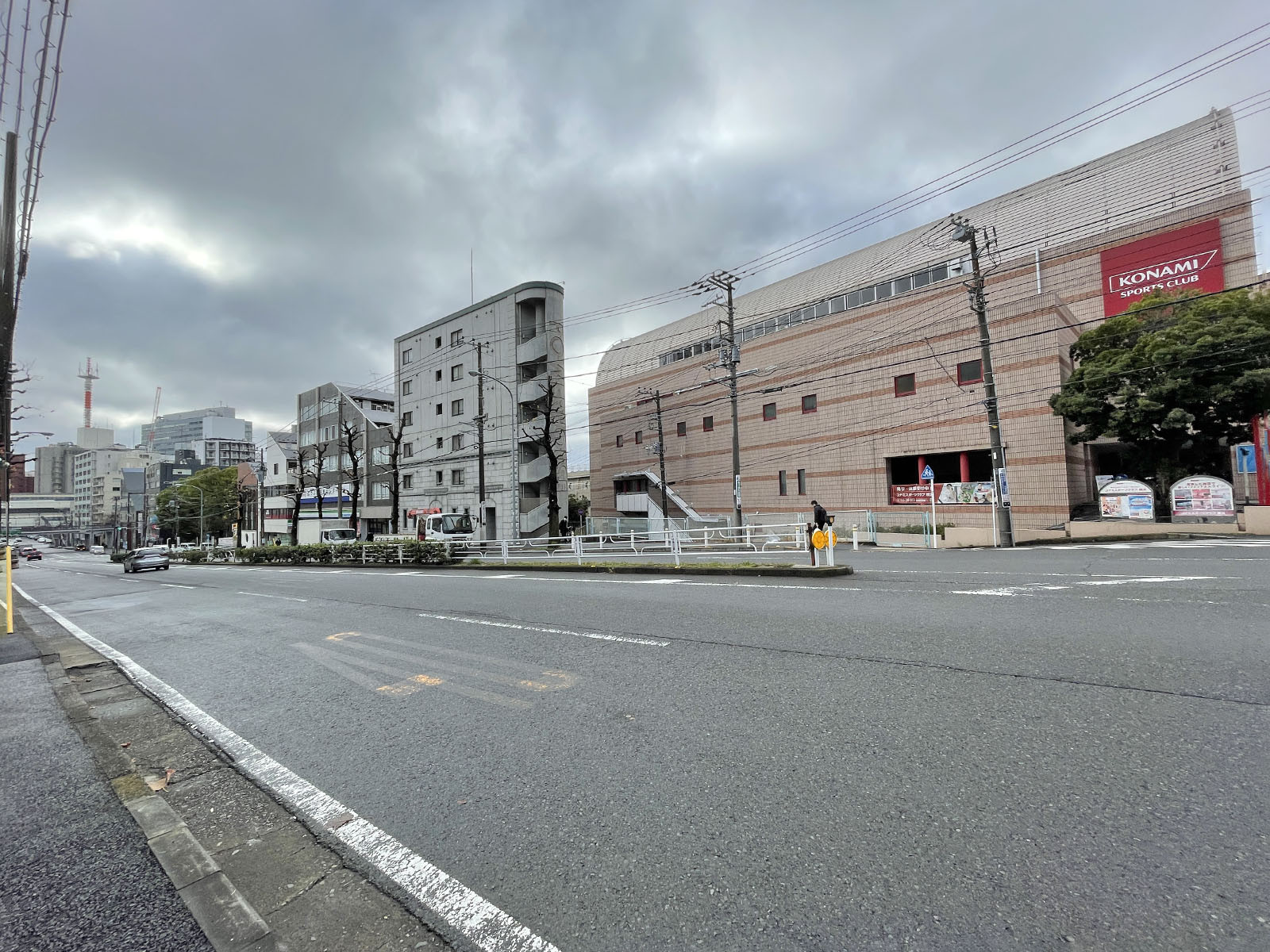 Jプロ高島台ノースビル前面の通り