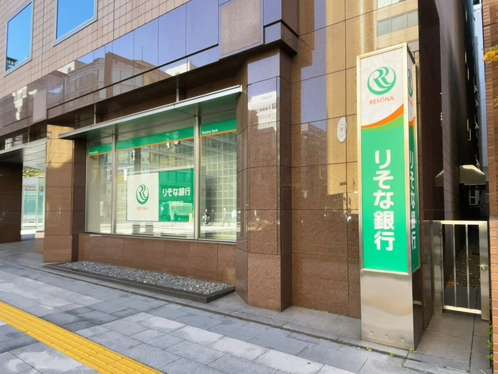 徒歩4分のりそな銀行 札幌支店