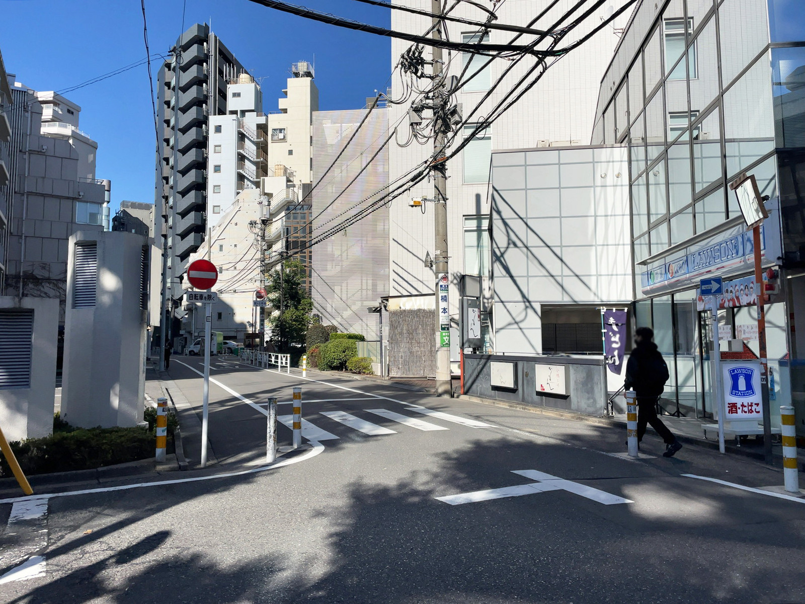 Fポイントビル前面の通り
