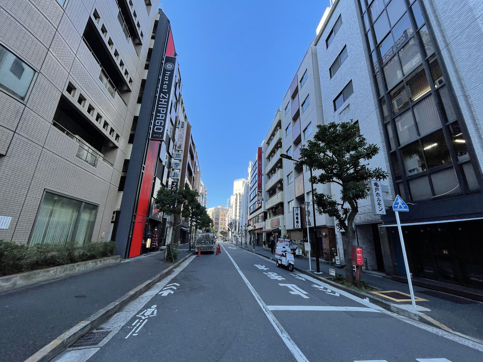 メリス五反田ビル前面の通り