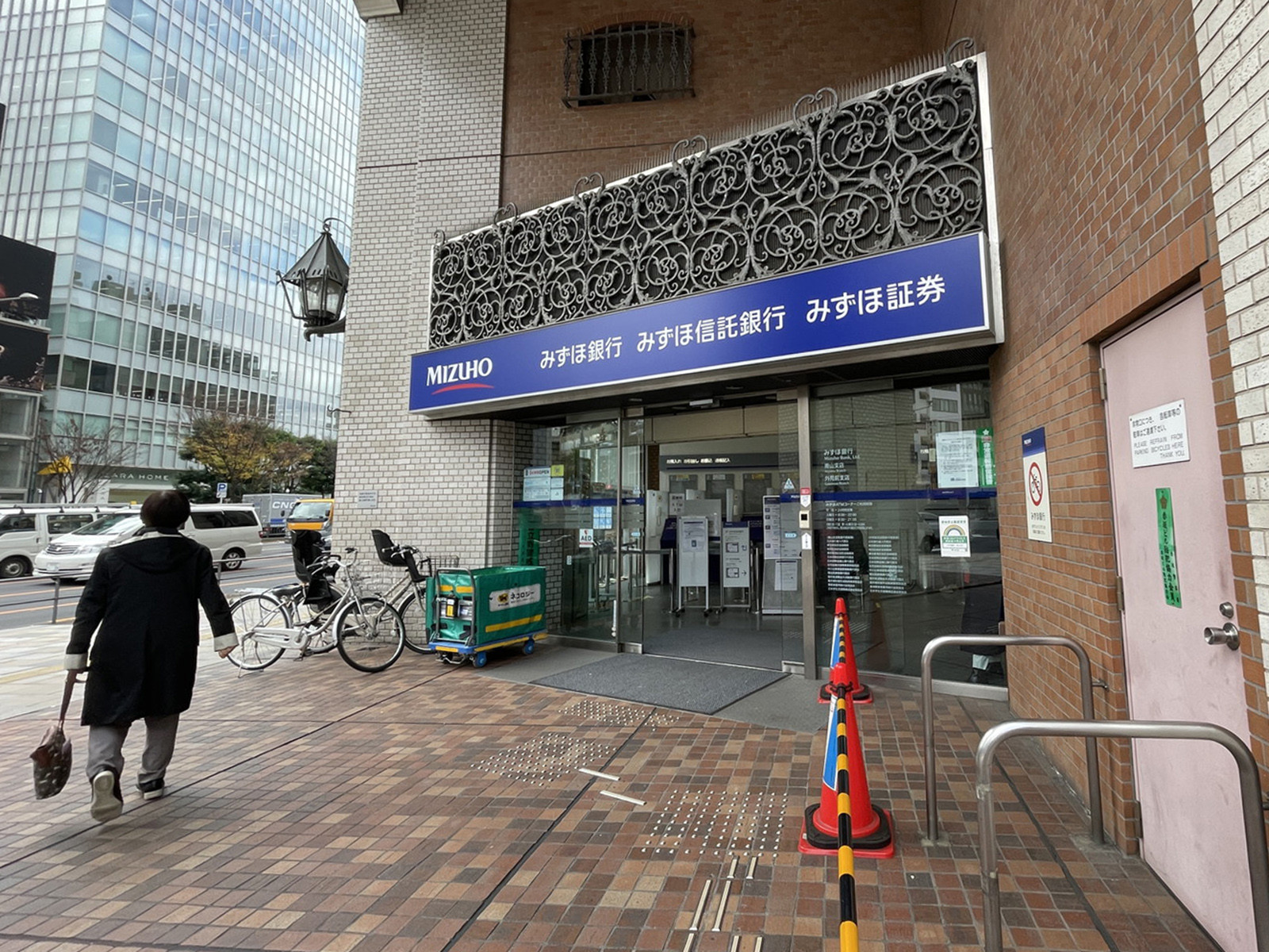 徒歩5分のみずほ銀行 青山支店
