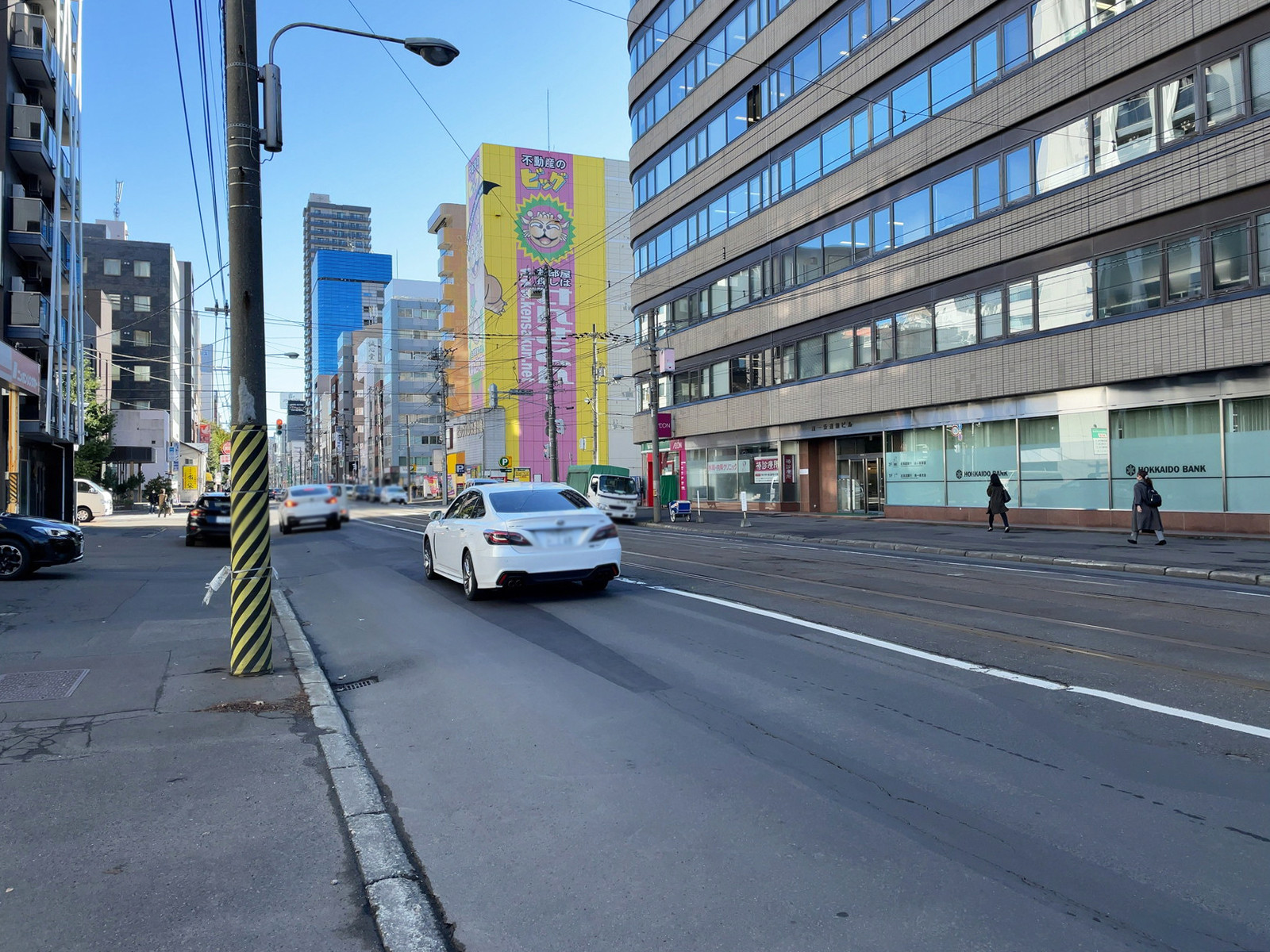 第2タイムビル前面の南1条通