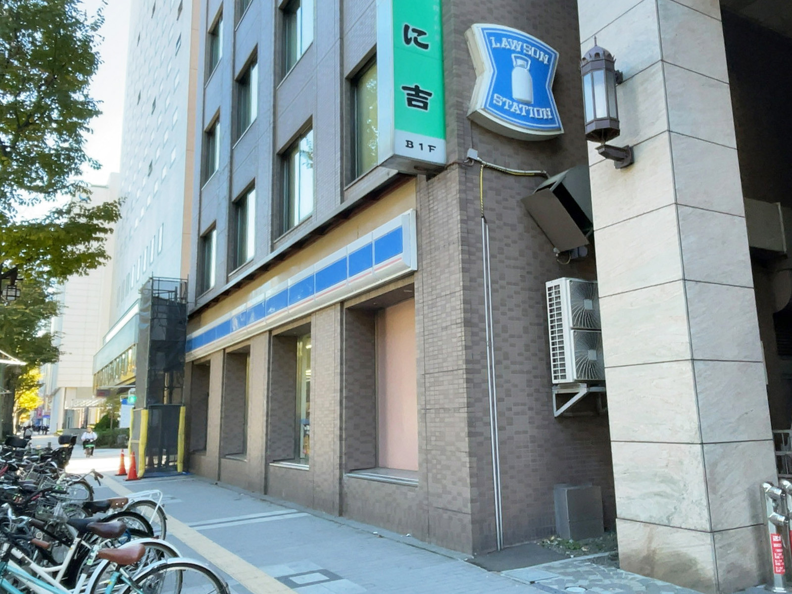 徒歩2分のローソン 札幌南大通西九丁目店