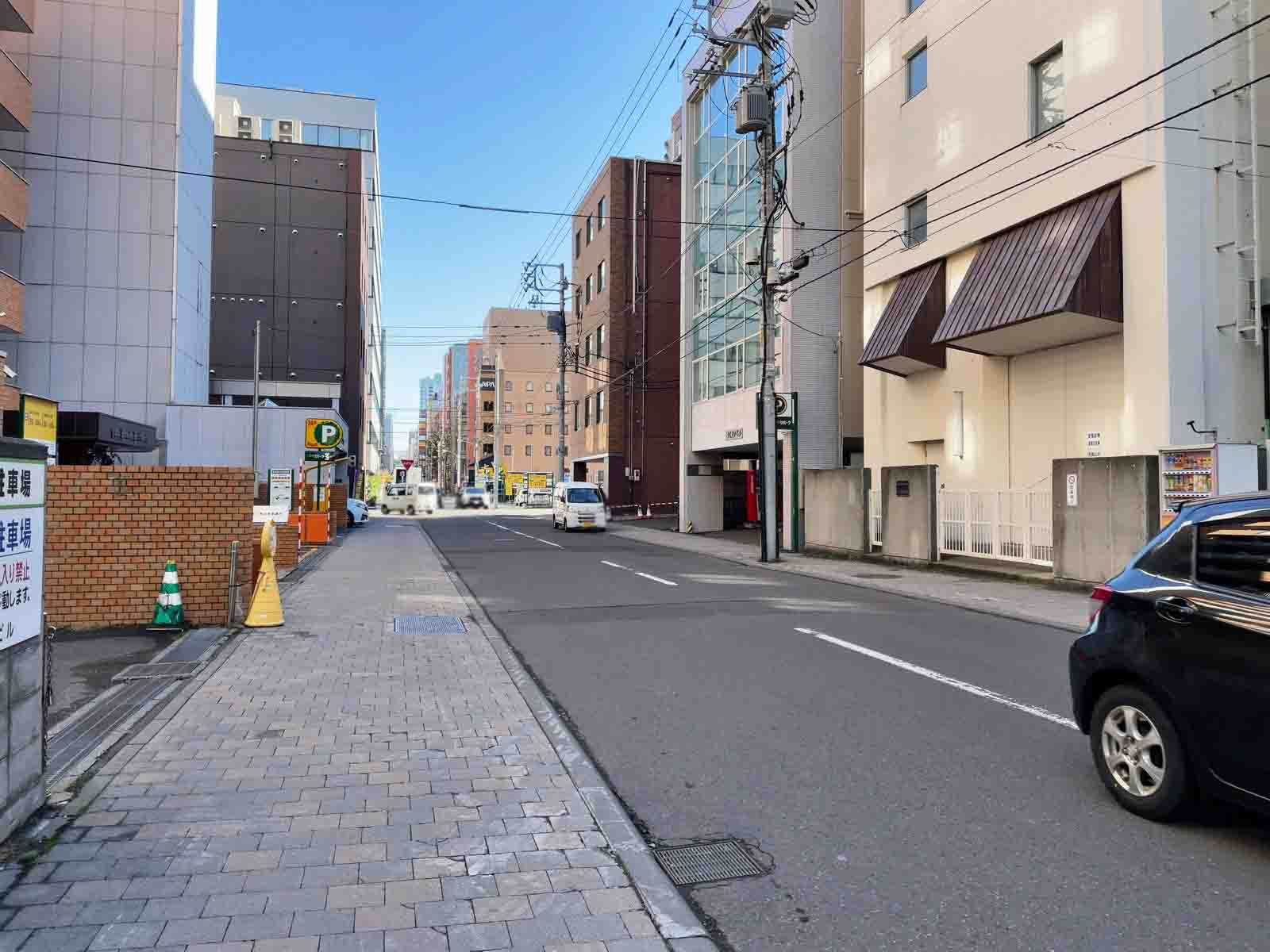 南大通ビルアネックス前面の通り