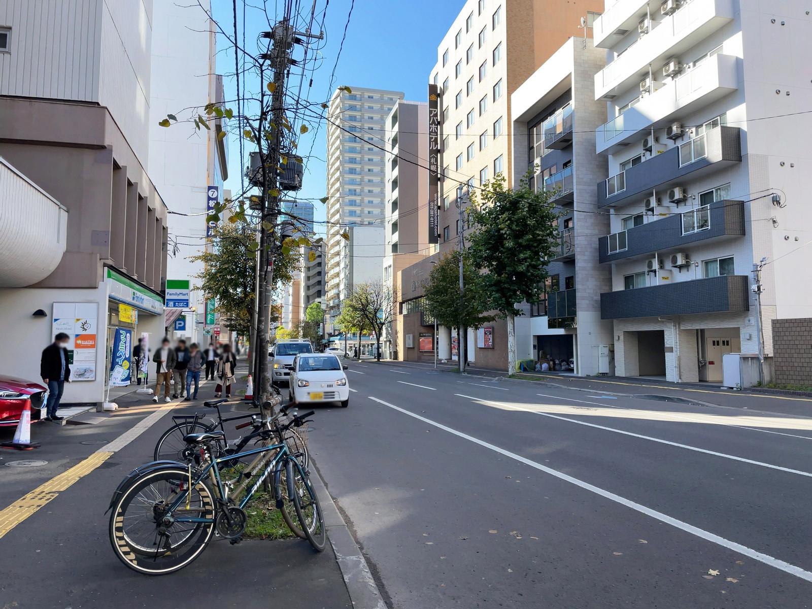 南二条ヒナタビル前面の西7丁目通