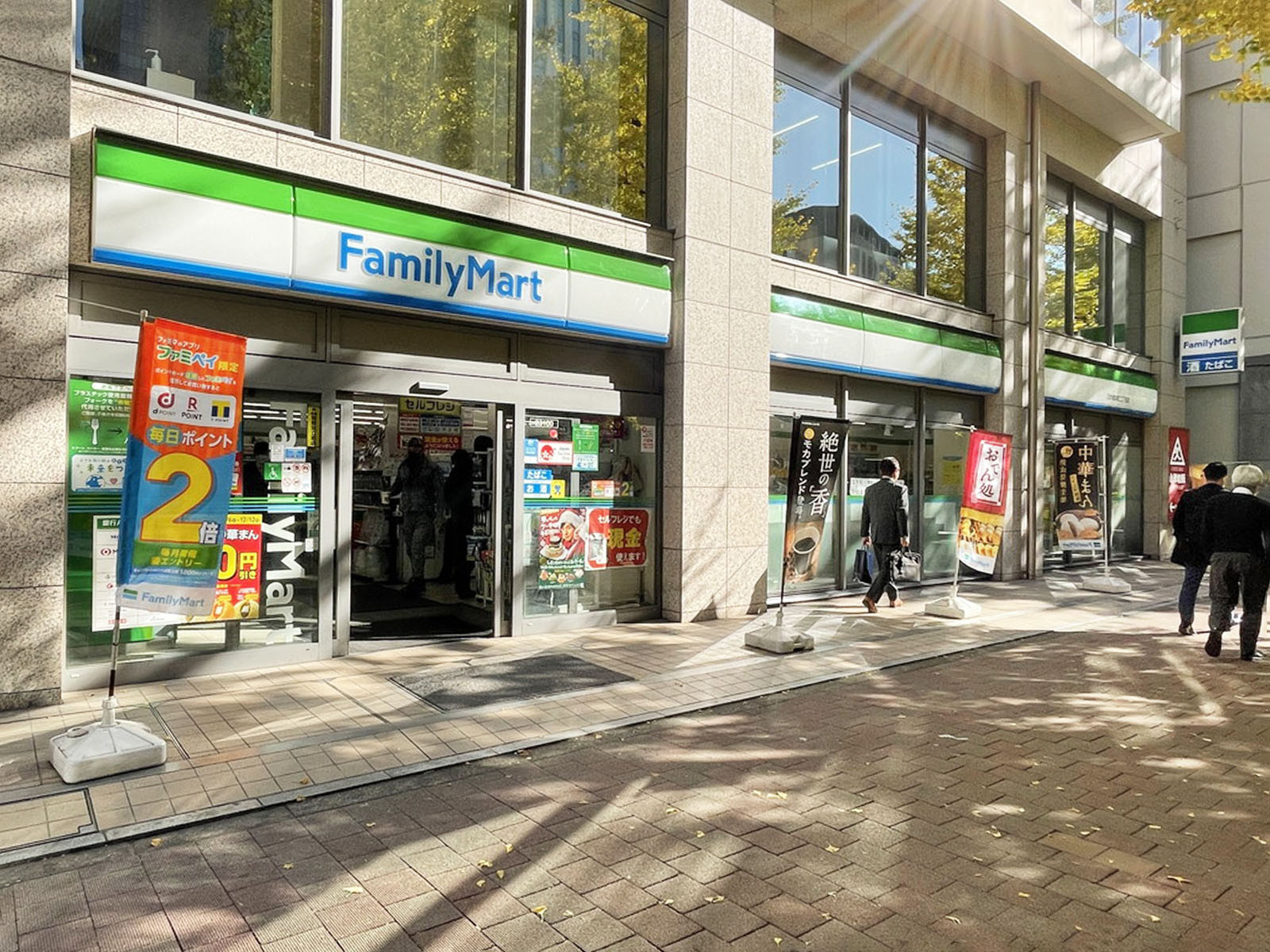 徒歩1分のファミリーマート日本橋本町二丁目店