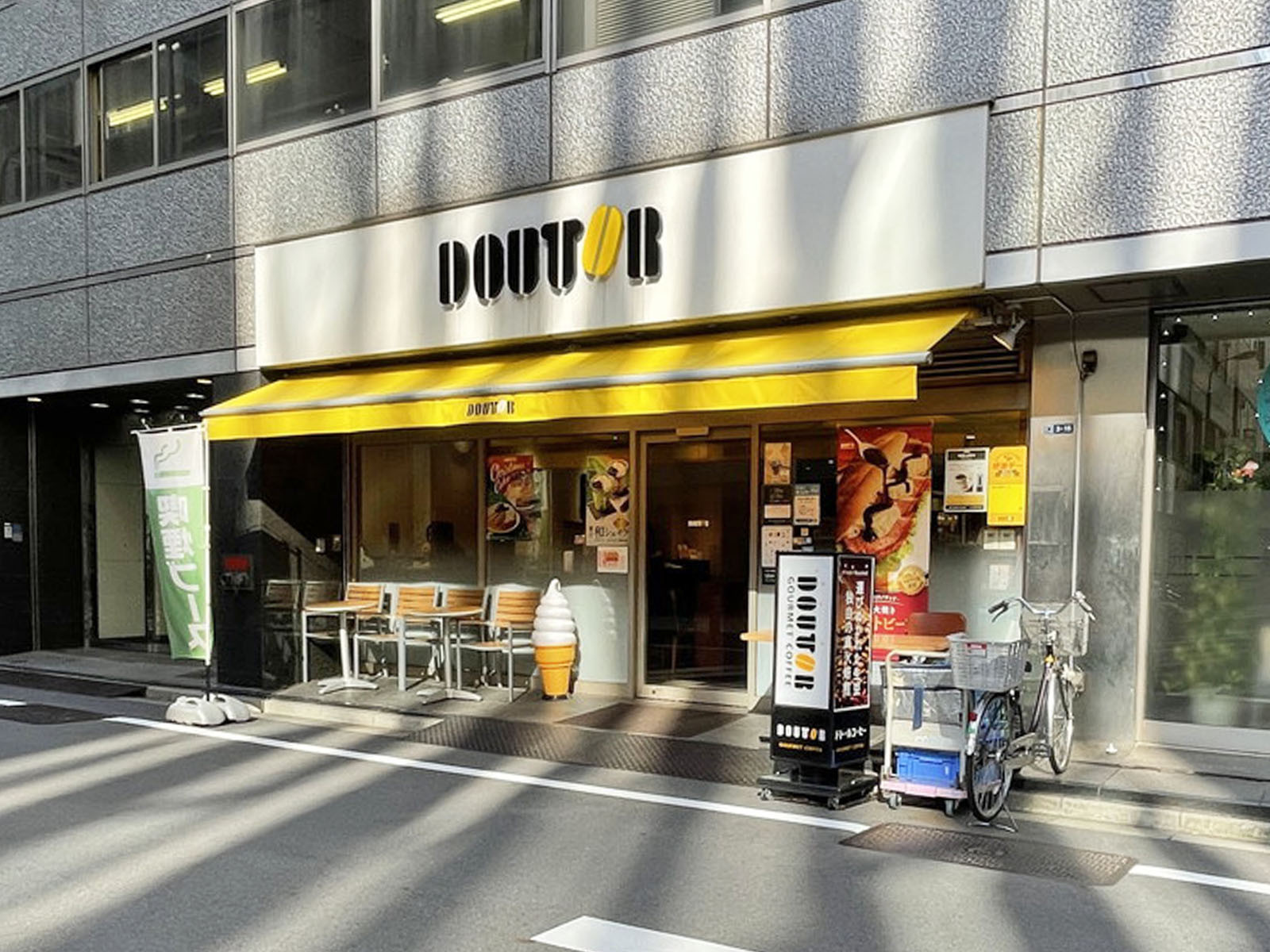 向かいのドトールコーヒーショップ日本橋本町店