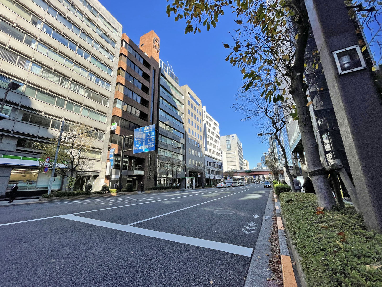 PMO日本橋三越前前面の通り