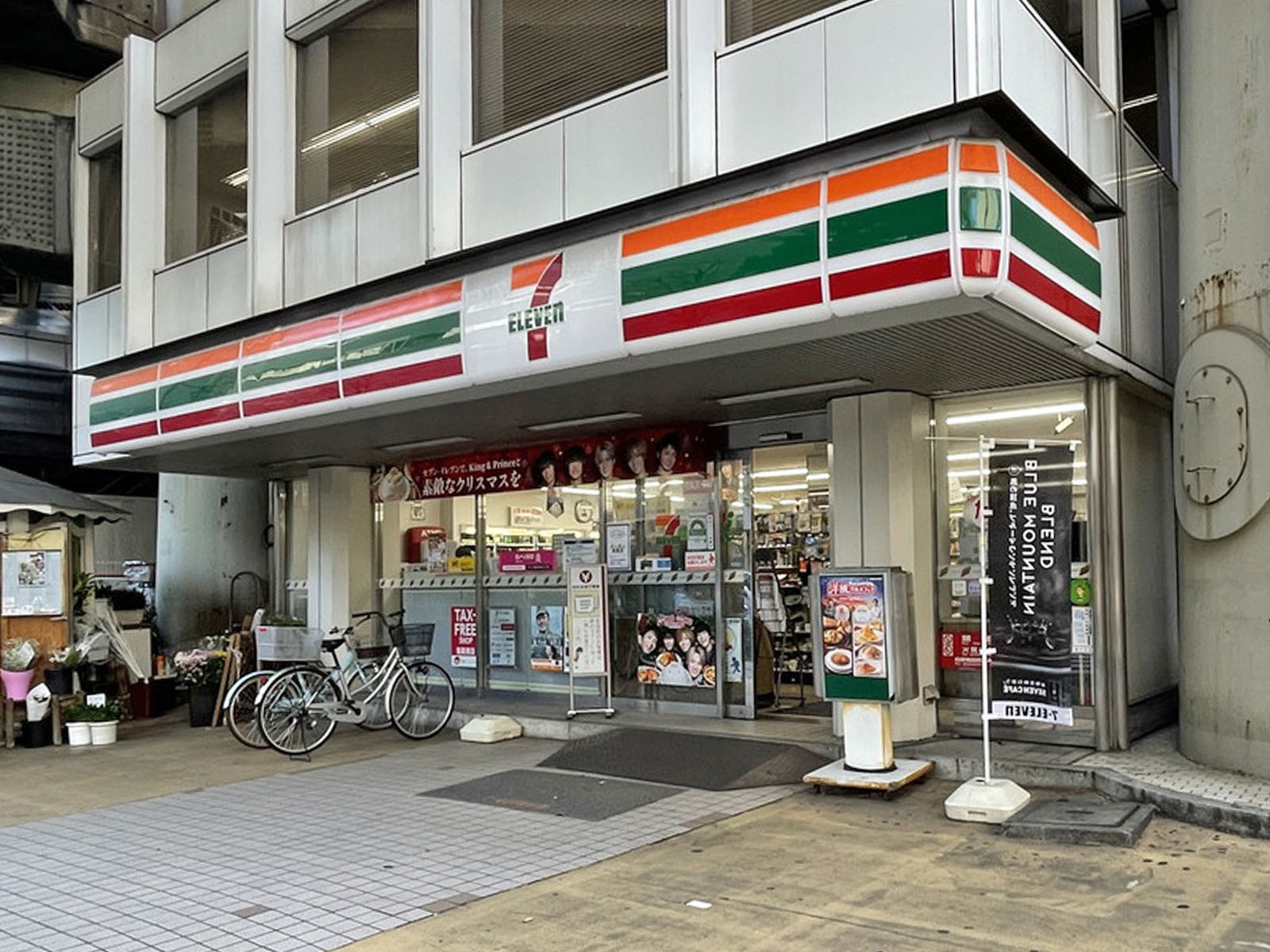 向かいのセブンイレブン日本橋T-CAT店