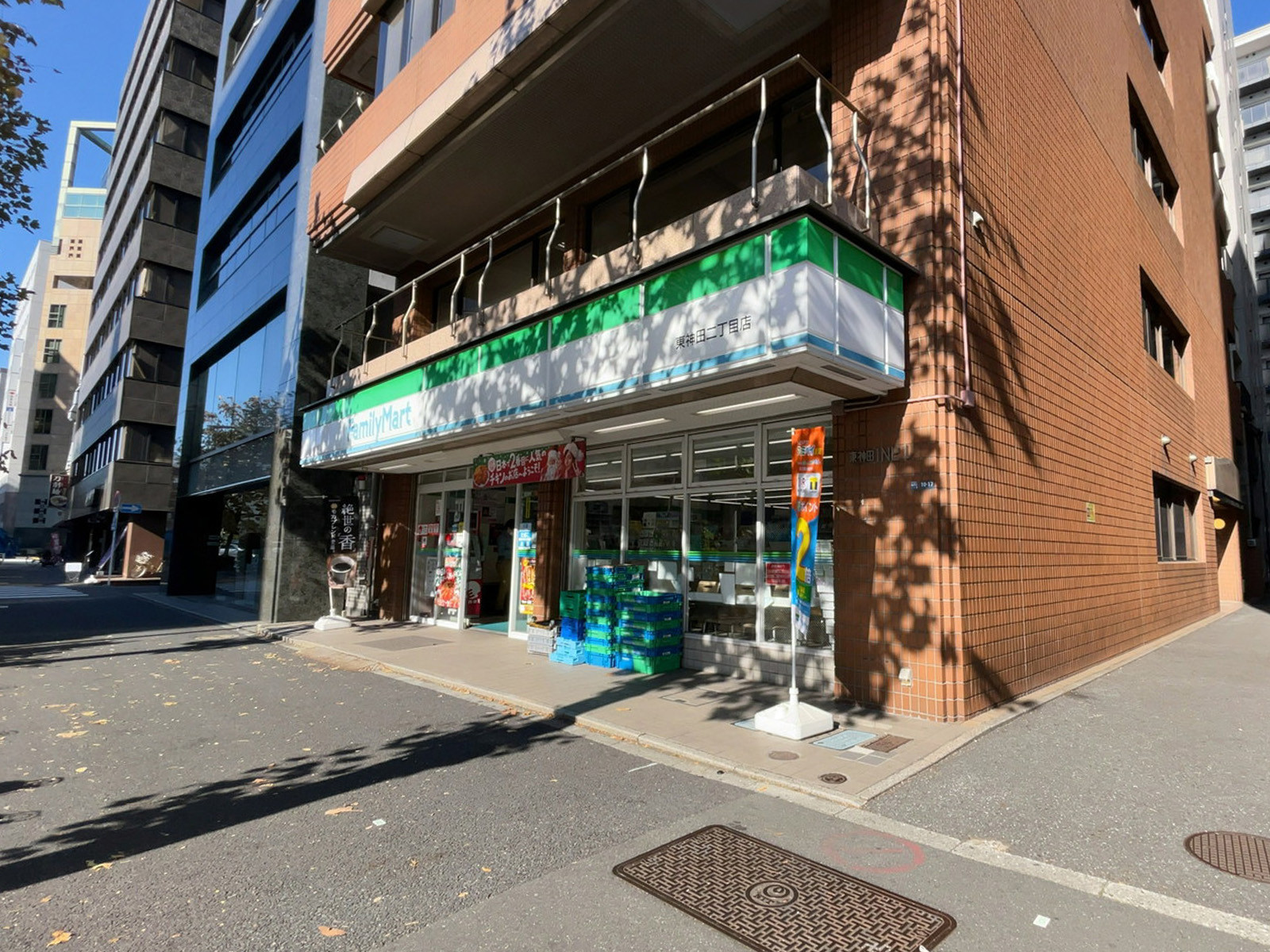 徒歩2分のファミリーマート 東神田二丁目店