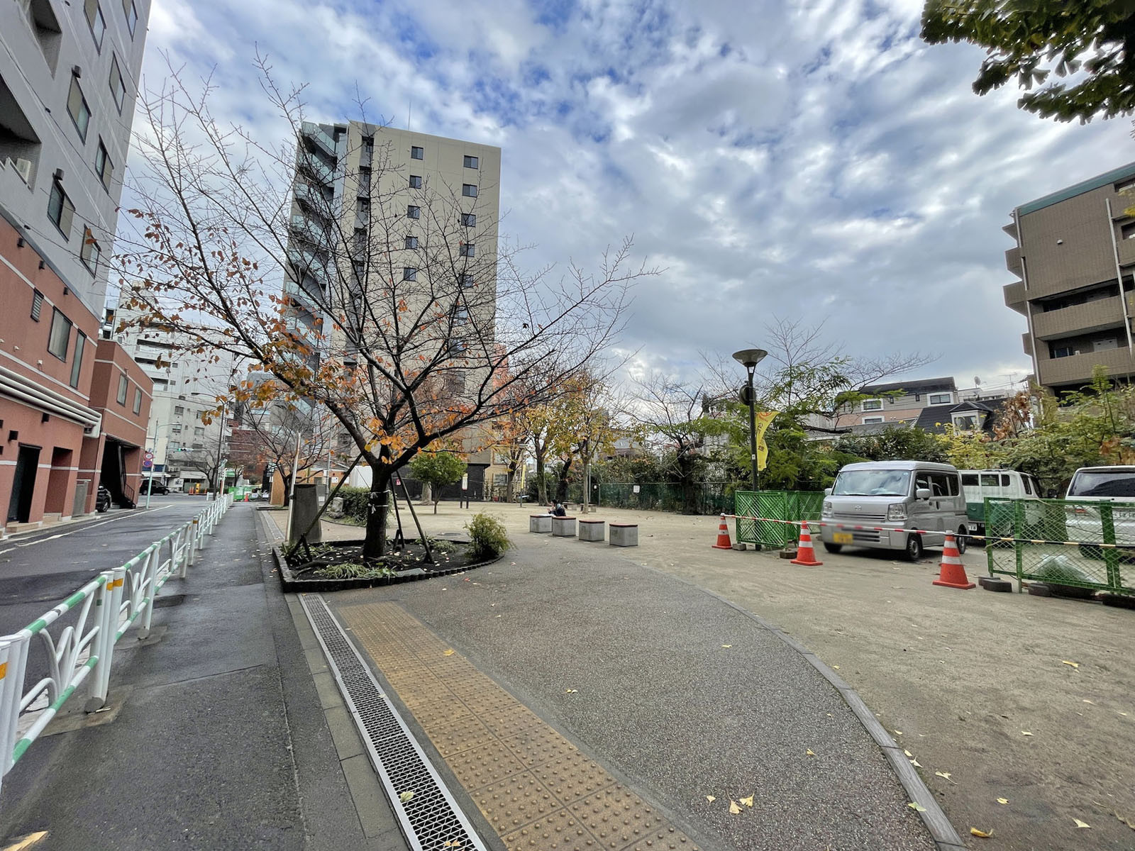 付近の臨川四季の森