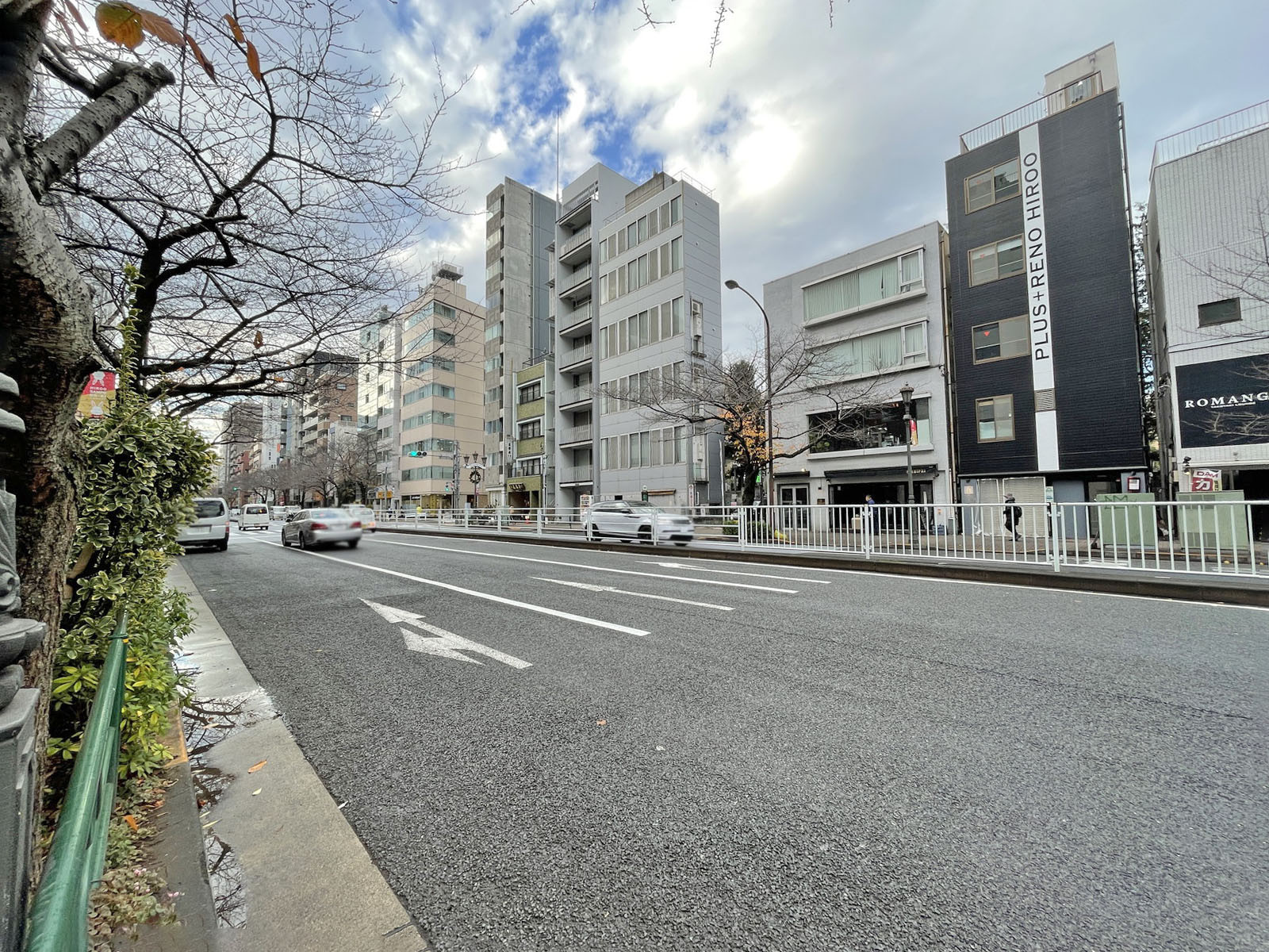 広尾西川ビル前面の通り