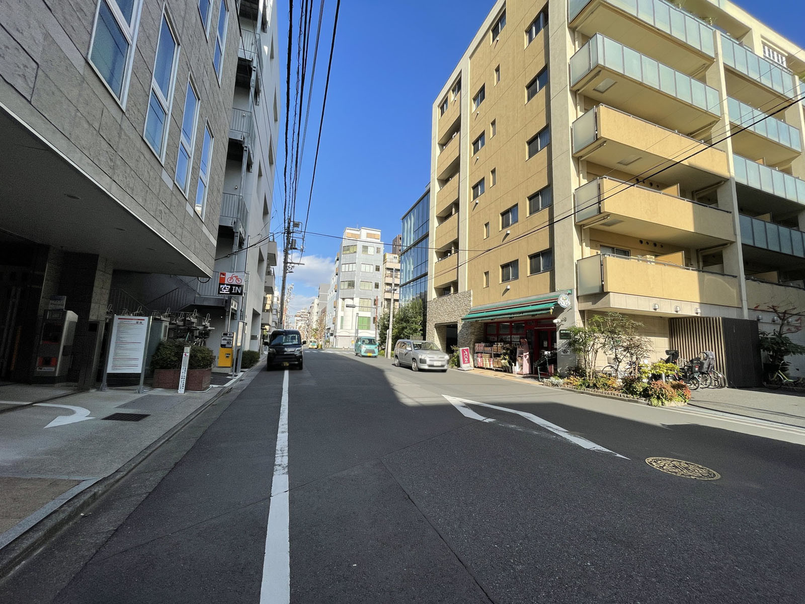 東新ビル前面の通り