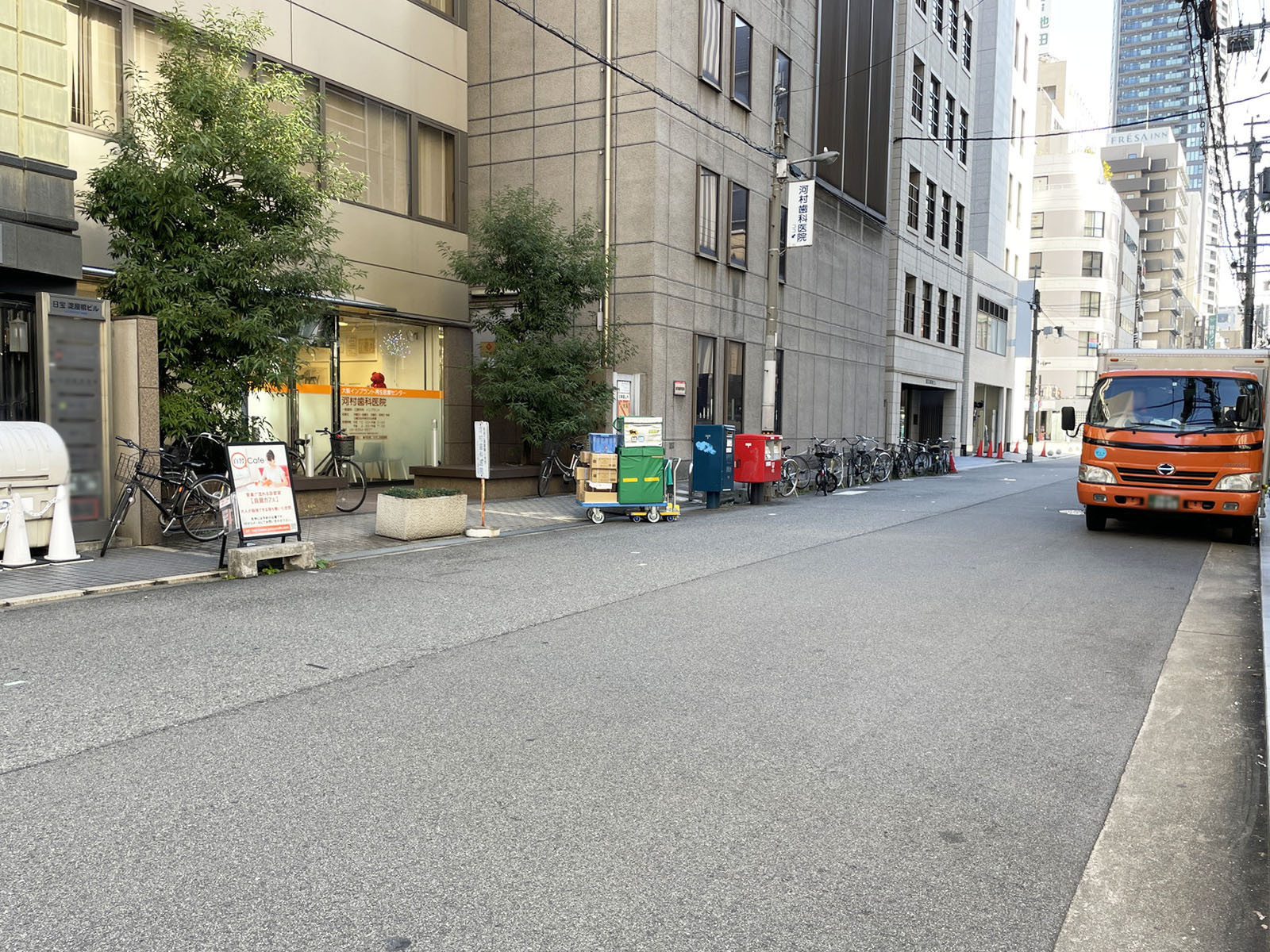 オフィス前面の高麗橋通
