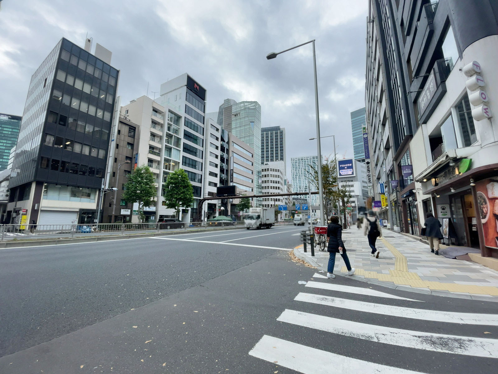 近くの青山通り