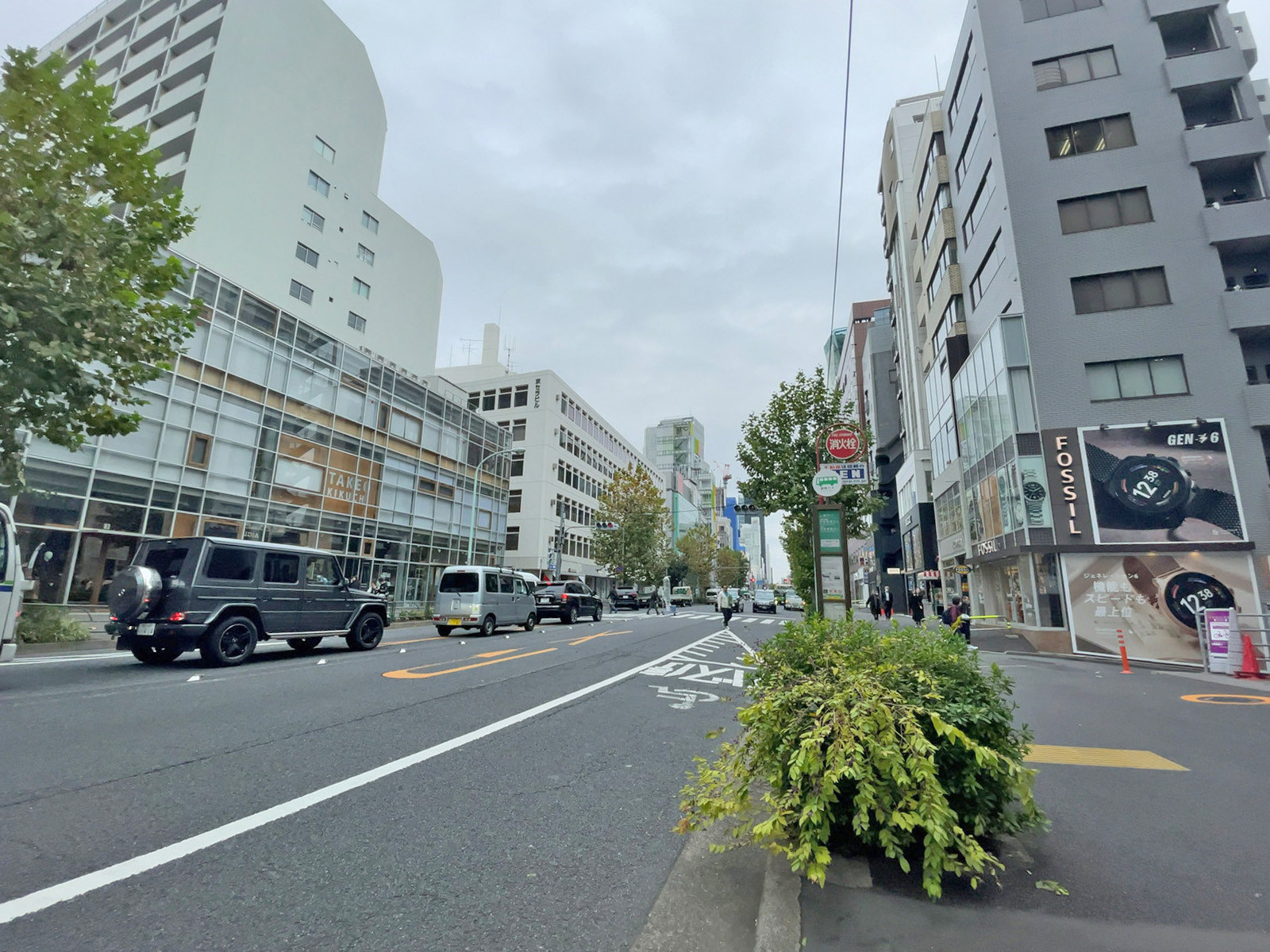 JPR原宿ビル前面の明治通り