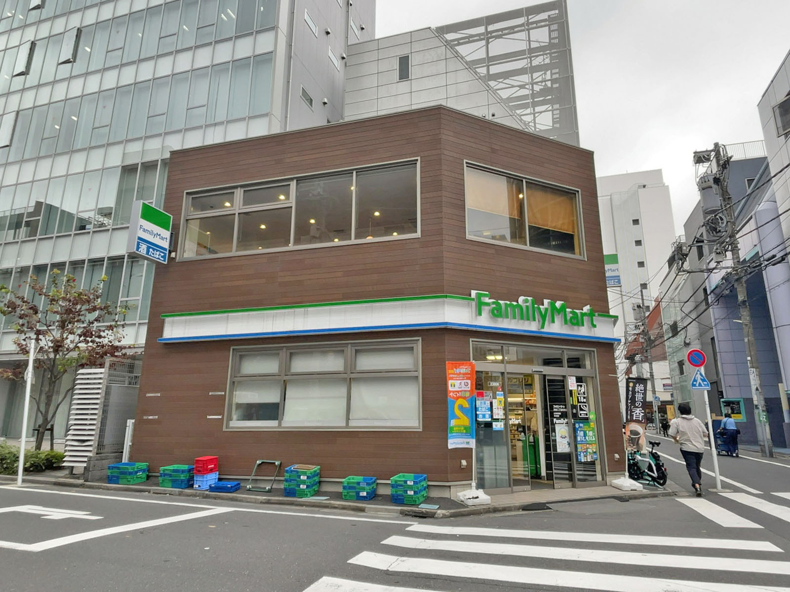 徒歩1分のファミリーマート 渋谷二丁目中央店