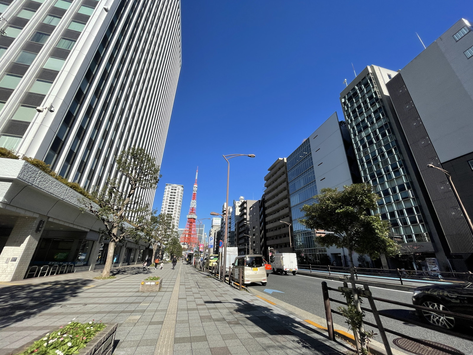 YODAビル前面の通り