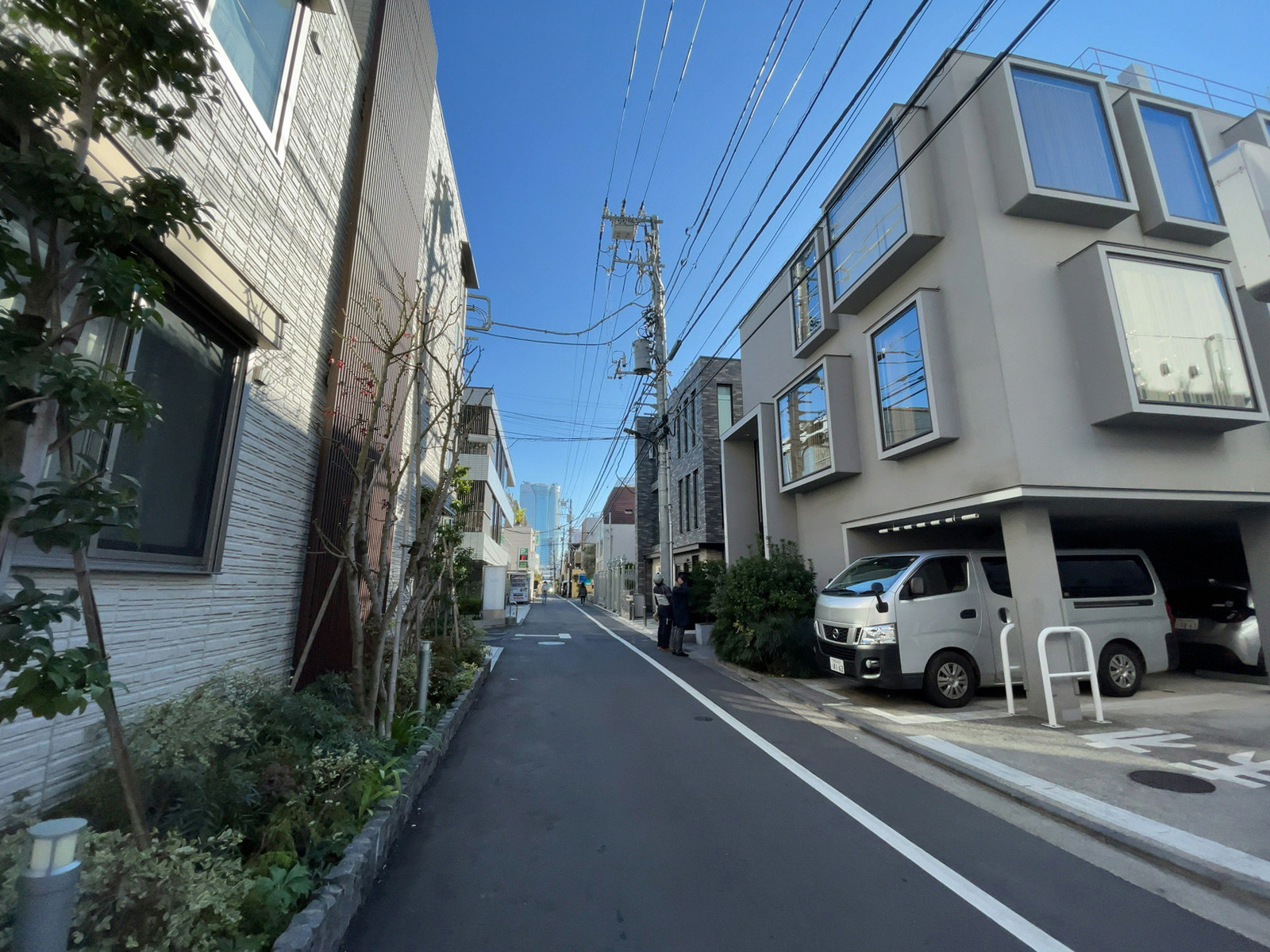 CRESTA青山前面の通り