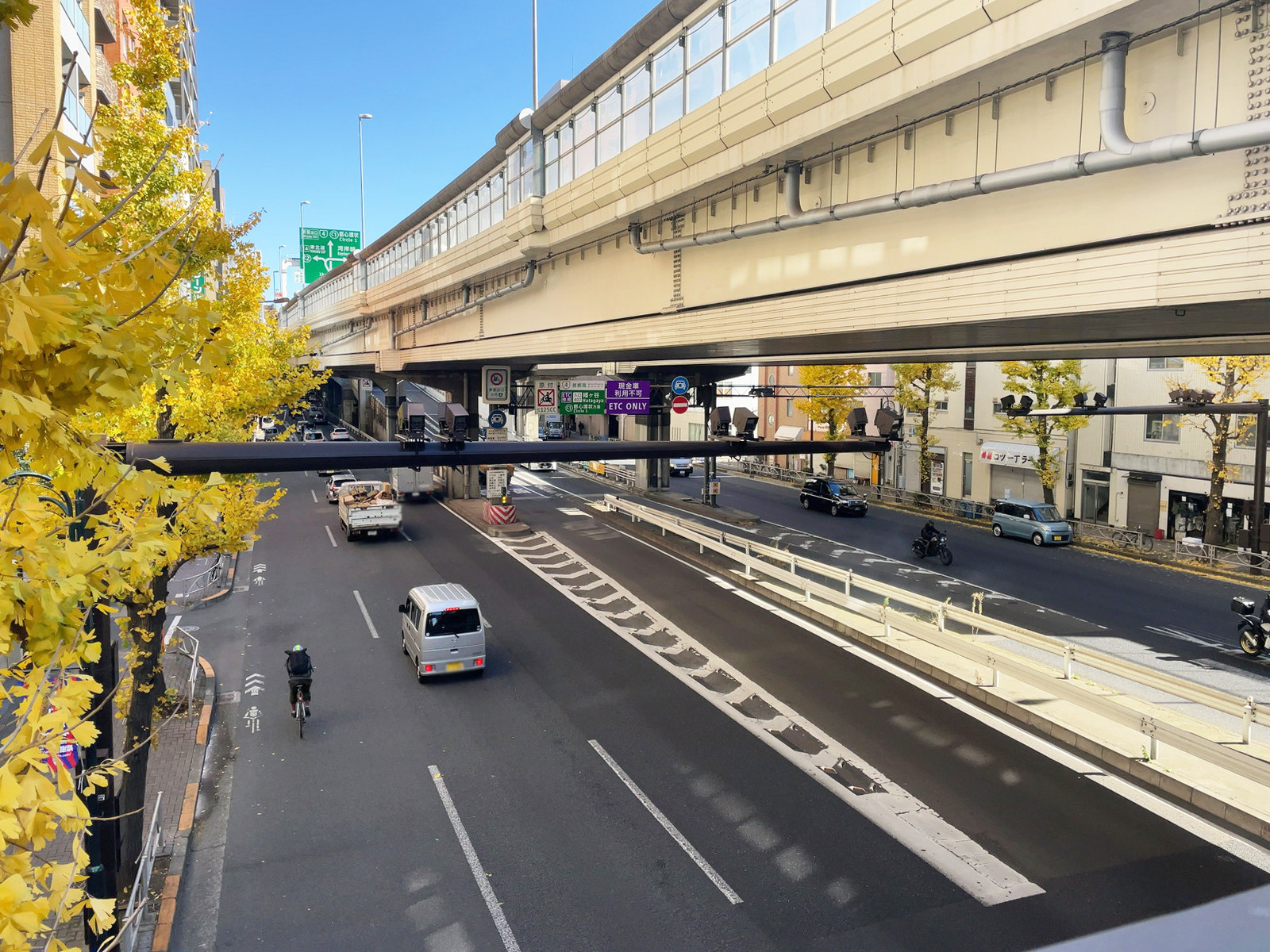 近くの甲州街道
