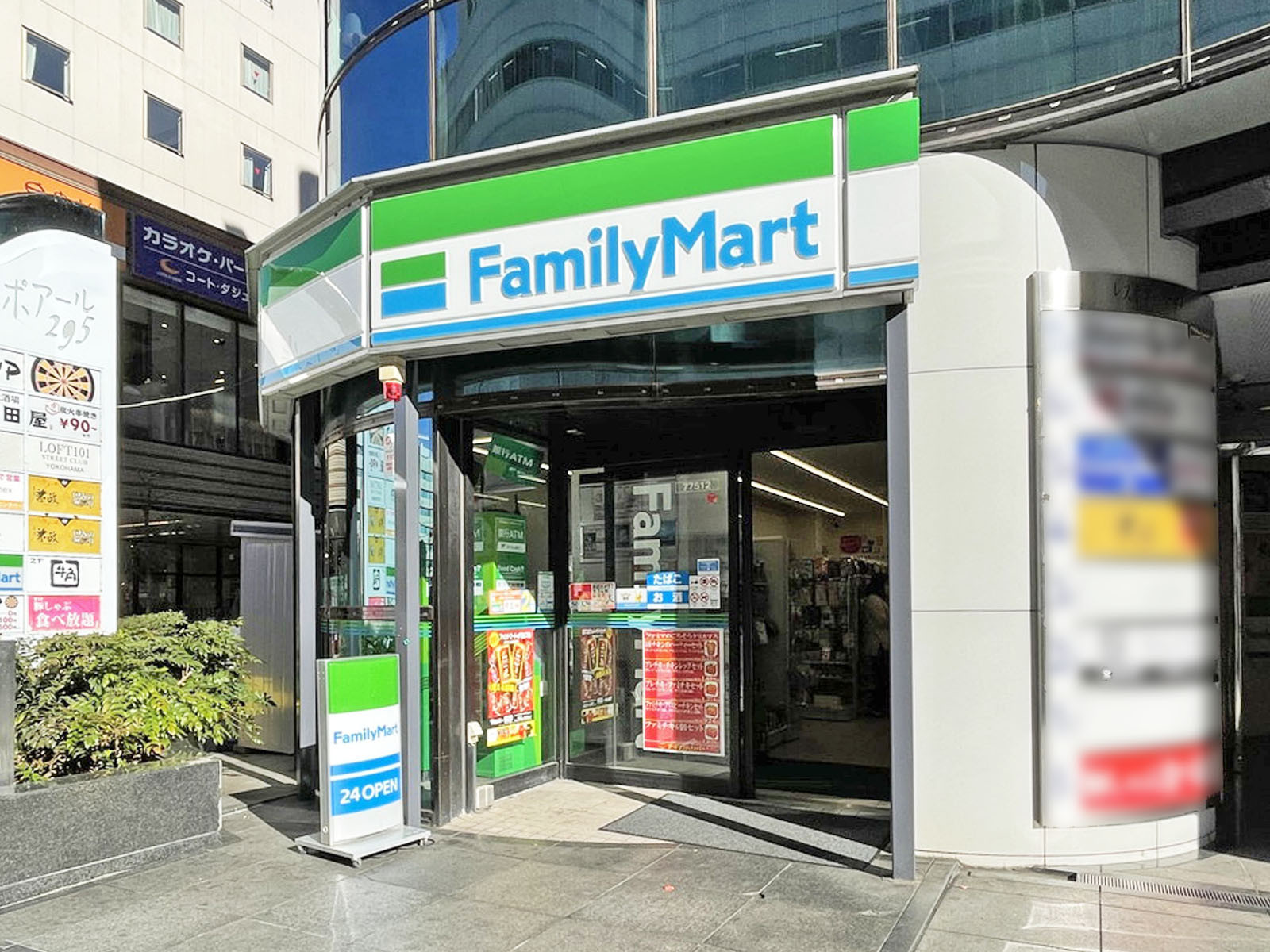 徒歩1分のファミリーマート鶴屋町郵便局前店