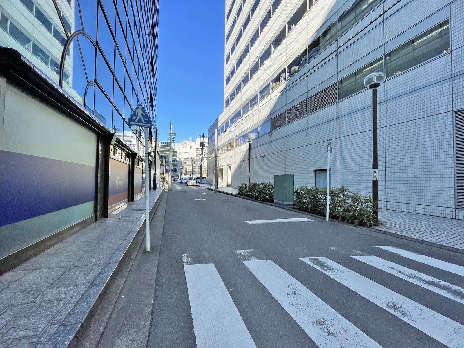 銀洋第2ビル前面の通り