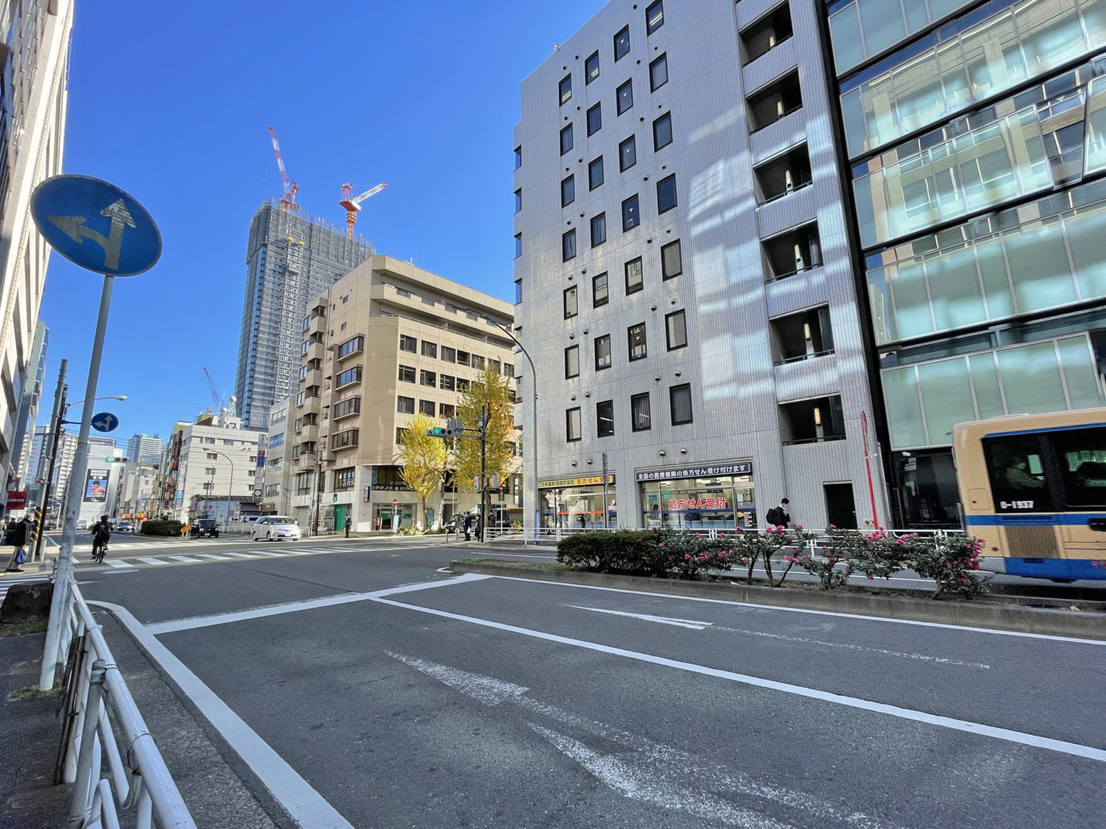 第4安田ビル前面の通り