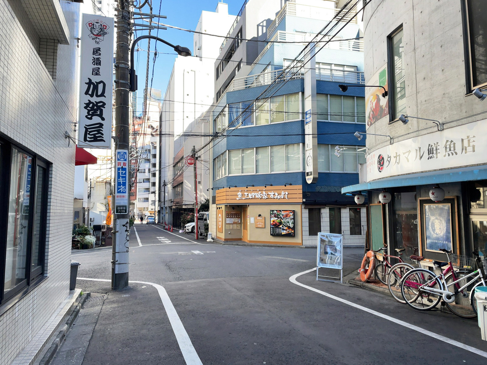 西新宿布施ビル前面の通り