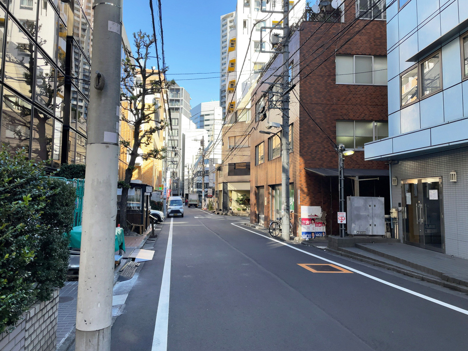 ルミエール西新宿前面の通り