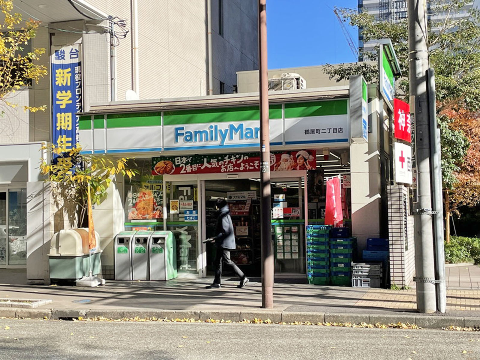 徒歩1分のファミリーマート鶴屋町2丁目店