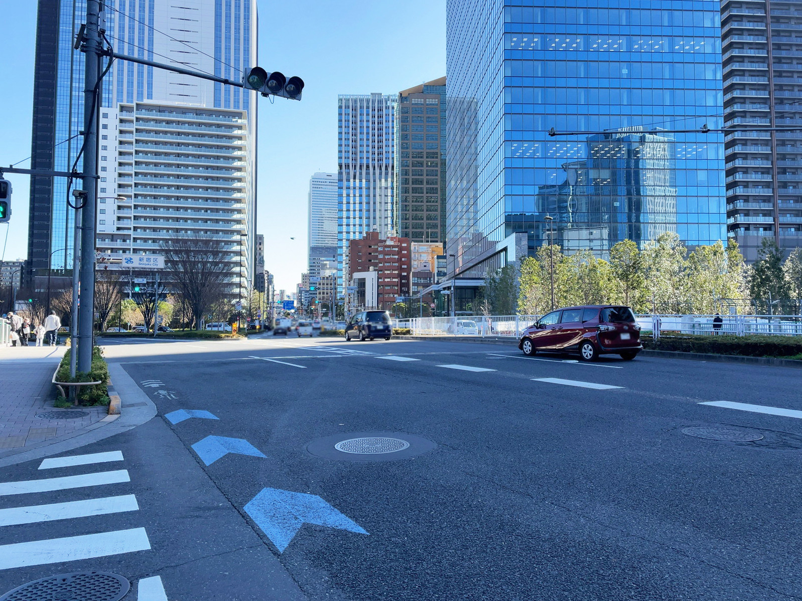 マイライフビル前面の青梅街道