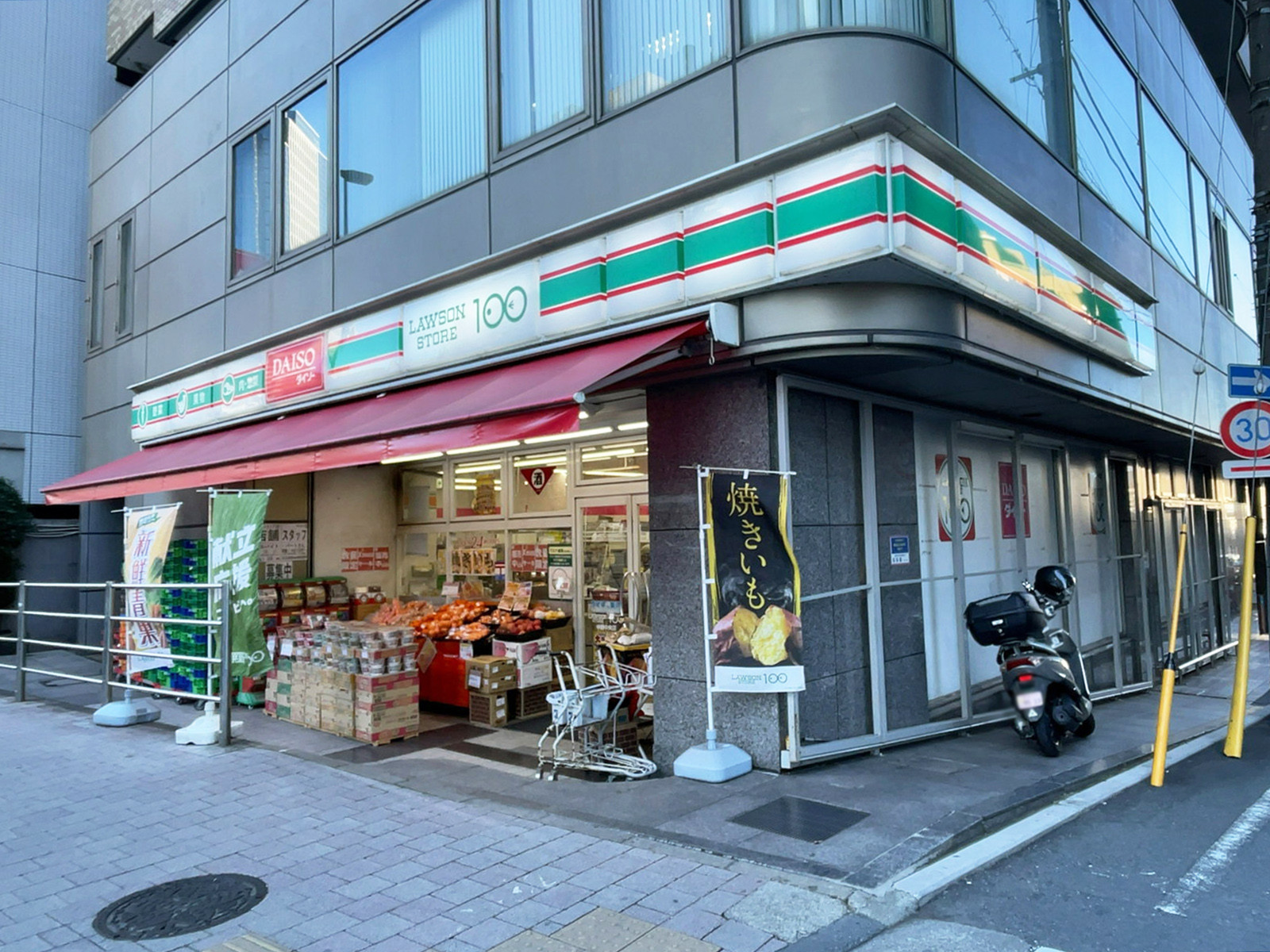 隣のローソンストア100 中野中央店