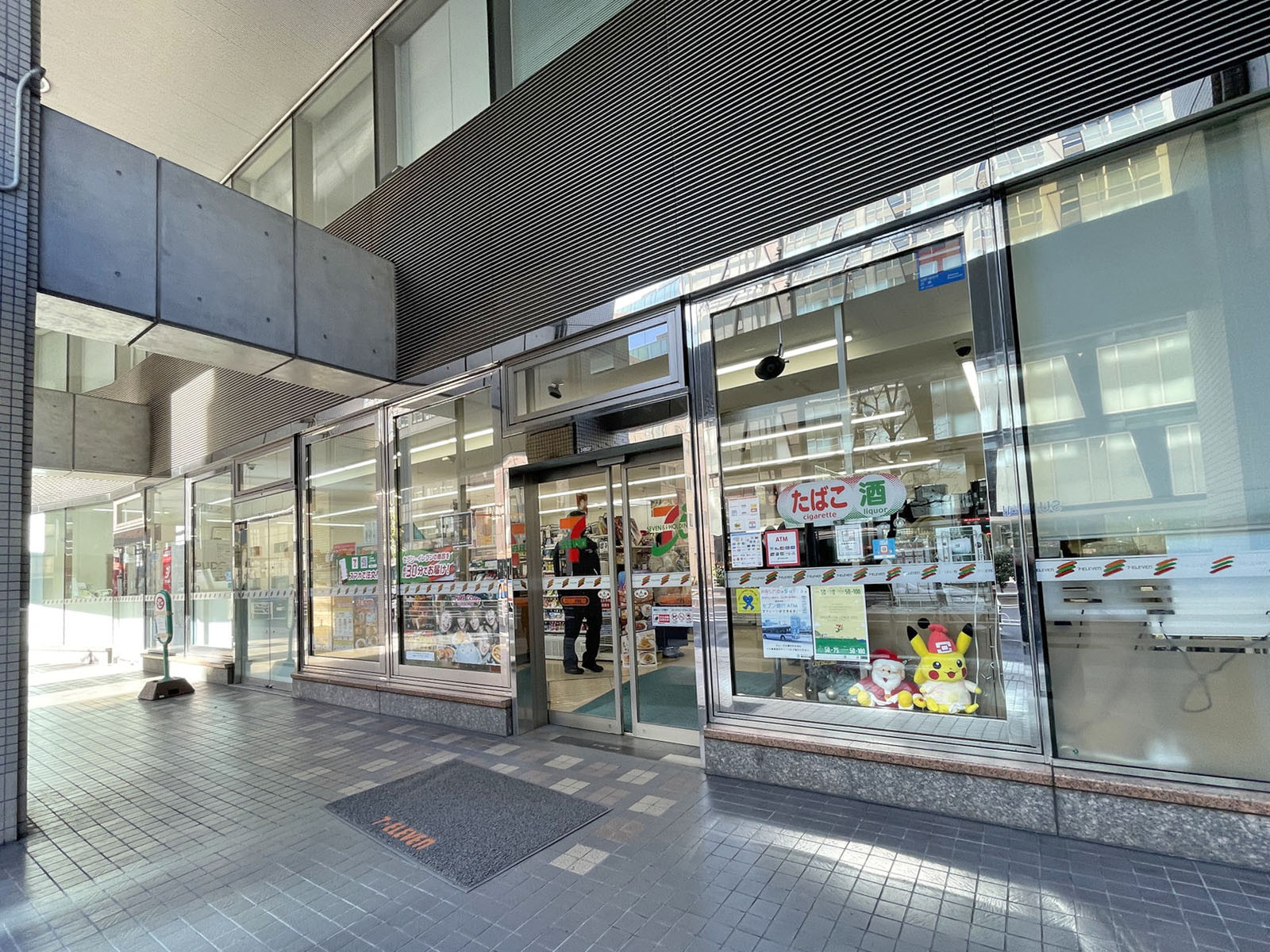 近くのセブンイレブン横浜鶴屋町2丁目店