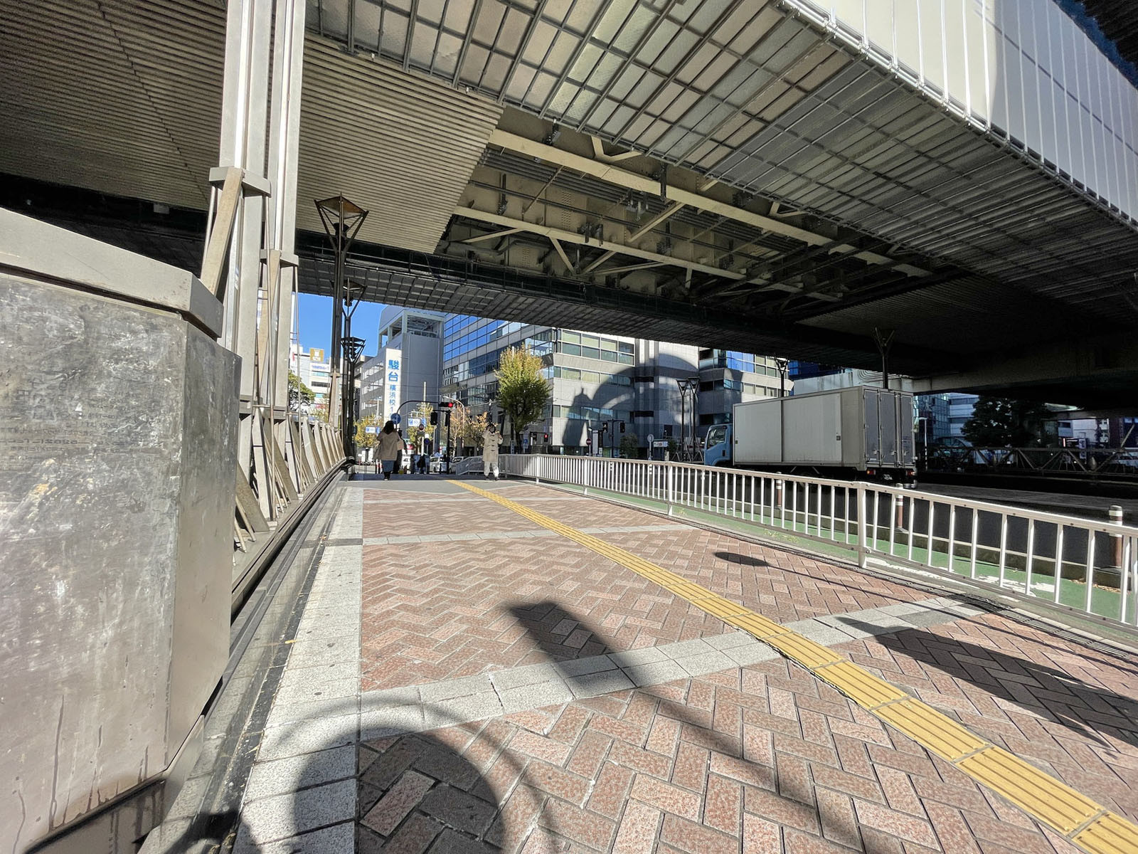 並びの西鶴屋橋