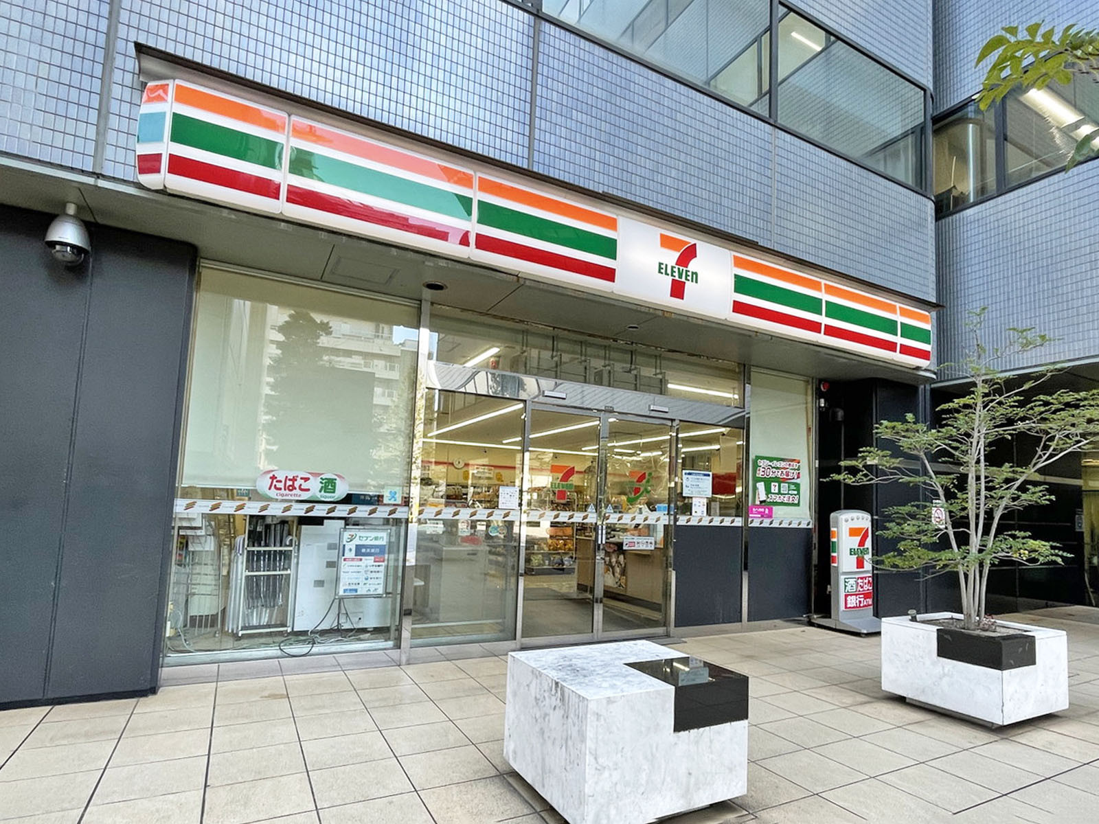 近くのセブンイレブン横浜STビル店