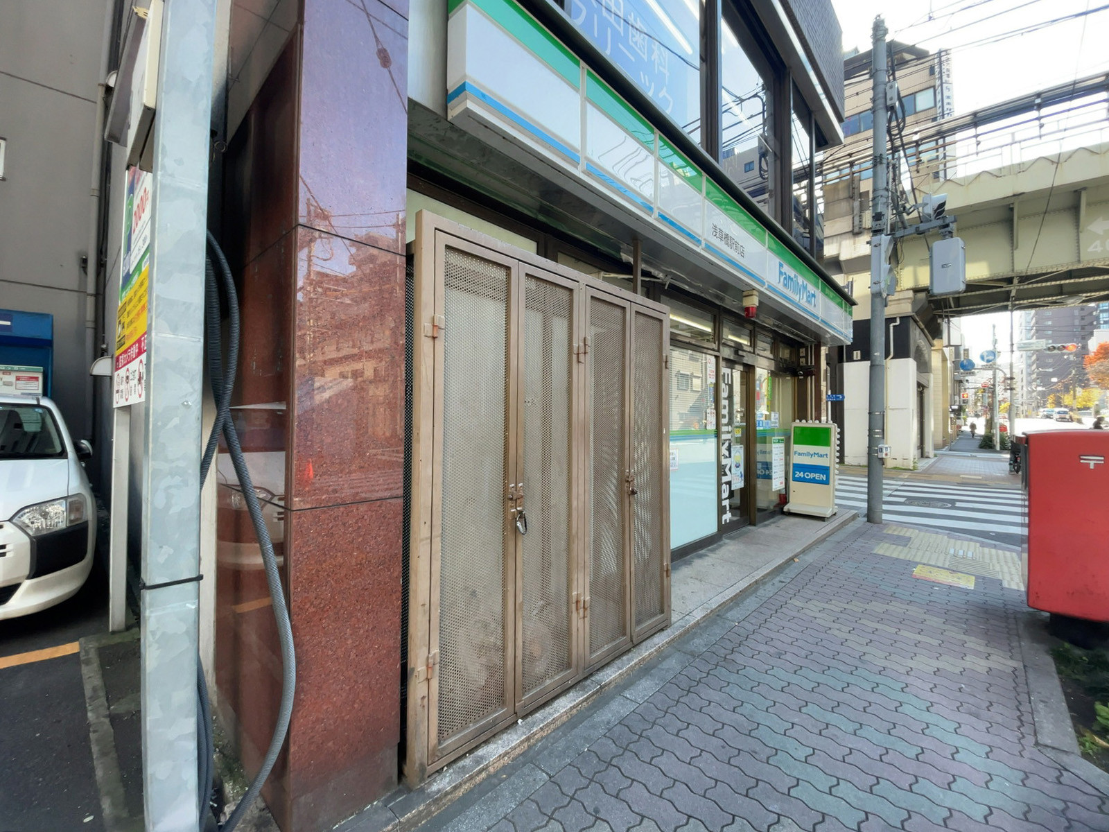 近くのファミリーマート 浅草橋駅前店