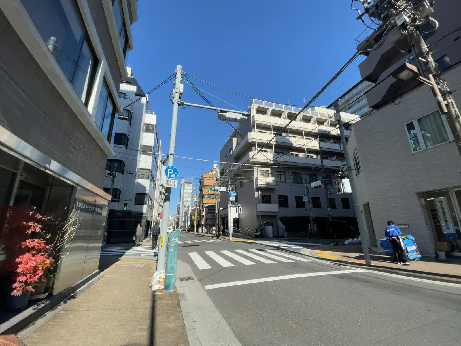 金子ビル前面の通り