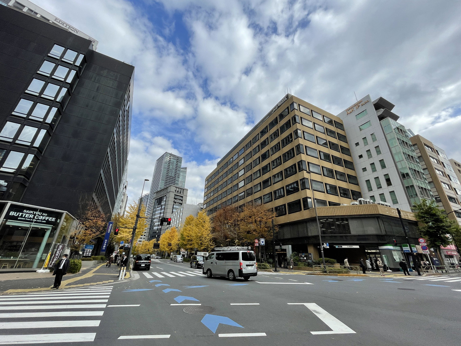 第二扇屋ビル前面の通り