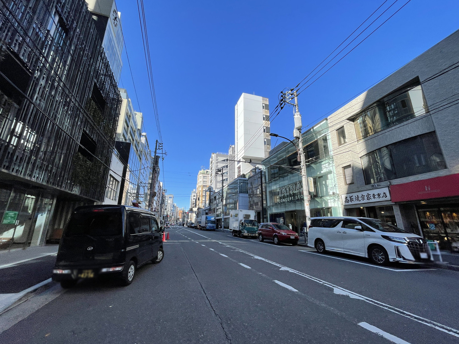 S_terasu minamiaoyama前面の通り