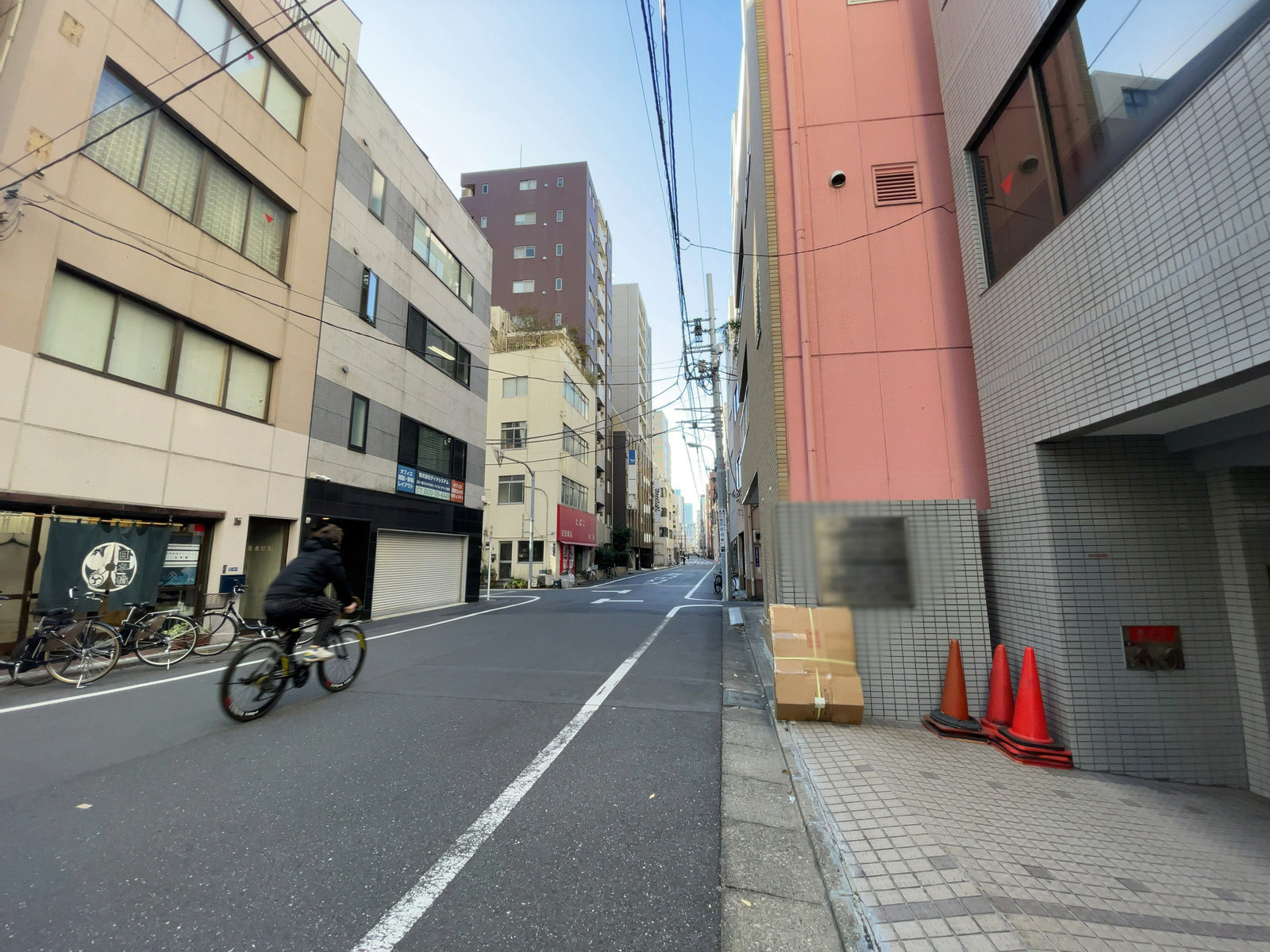 中野ビル前面の通り
