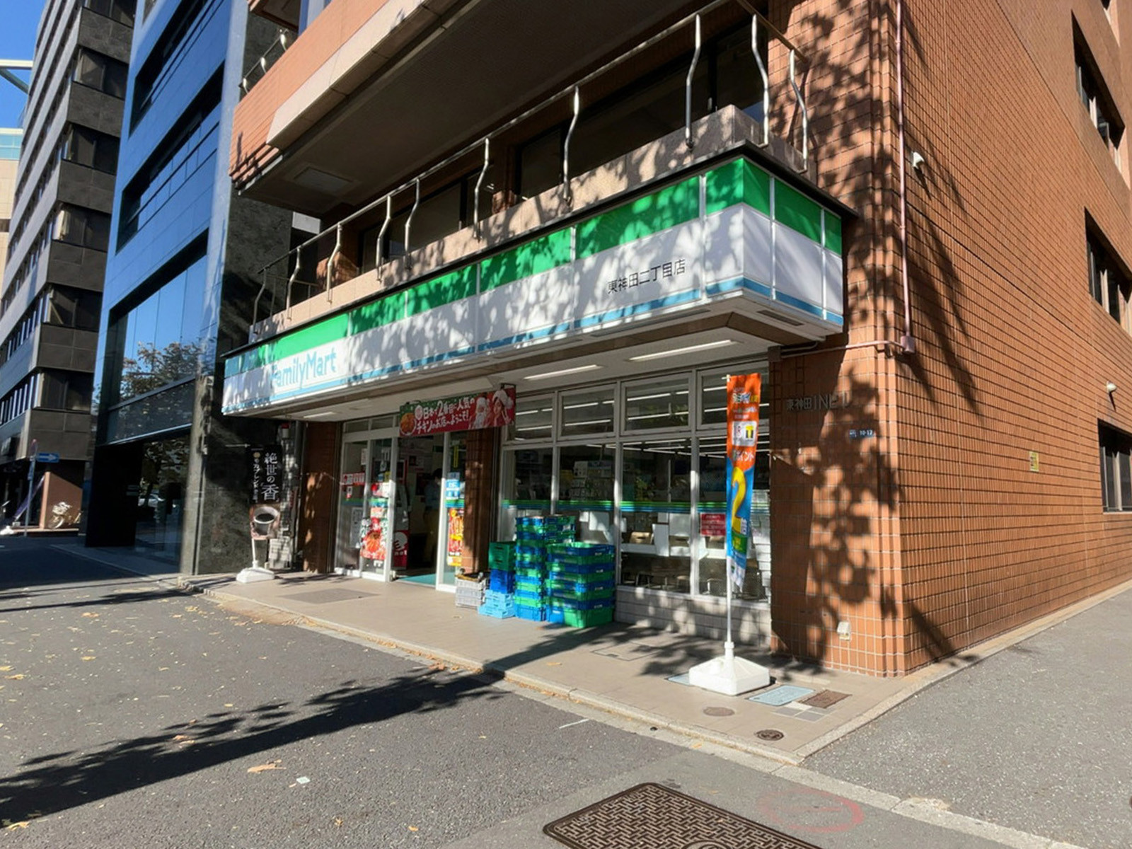 徒歩1分のファミリーマート 東神田二丁目店
