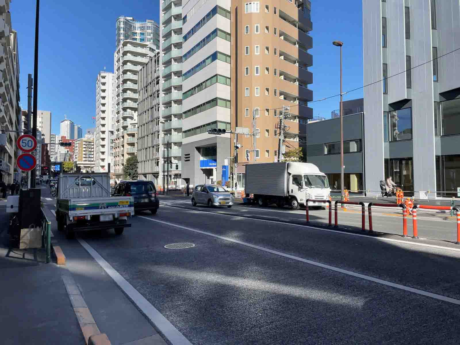 VORT神宮北参道前面の明治通り