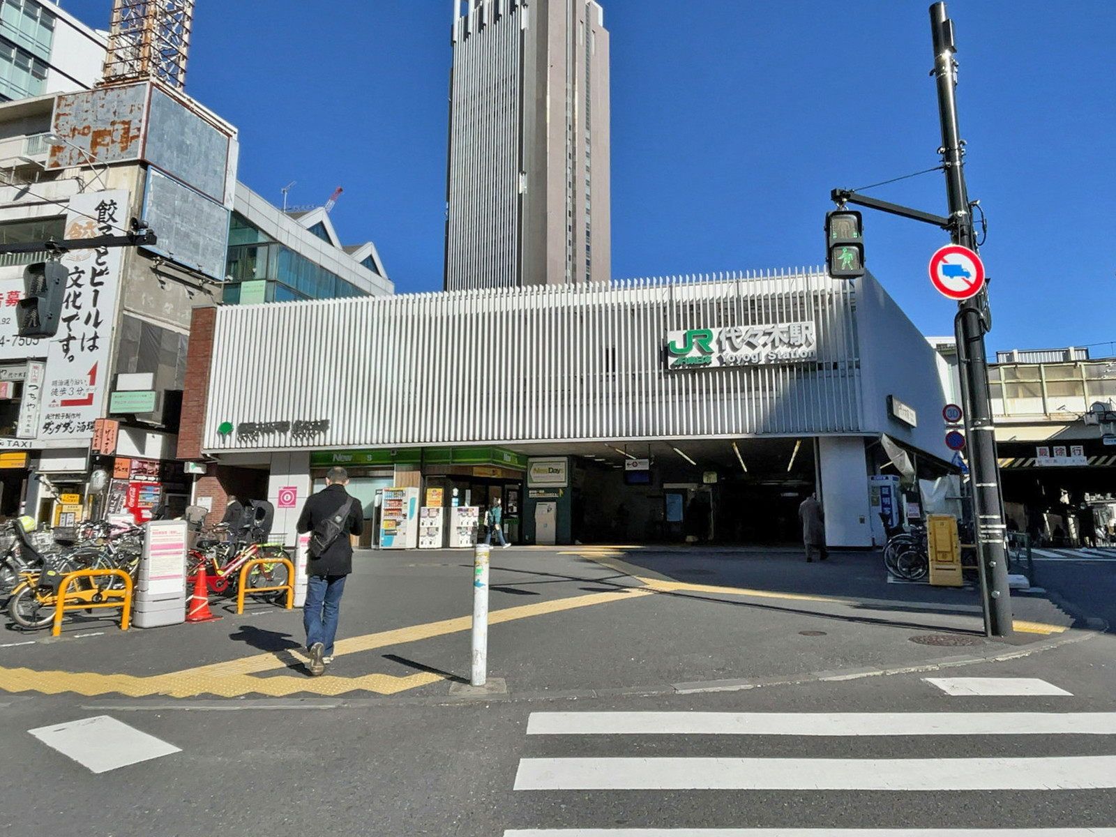最寄りの「代々木駅」