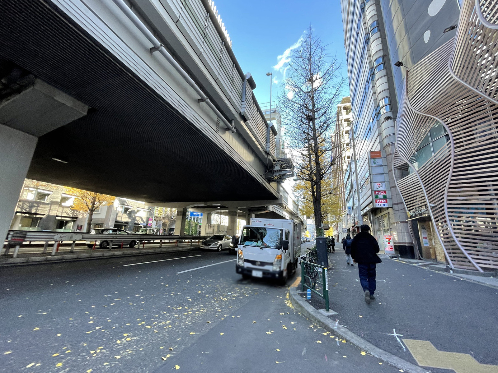 付近の六本木通り