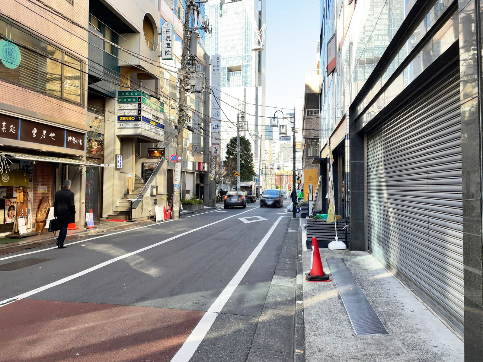 大和ビル前面の通り