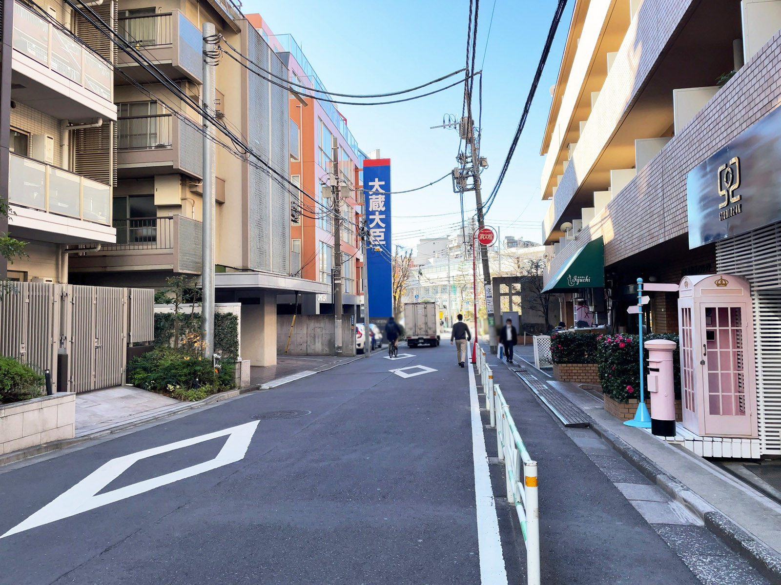高栄ビル前面の通り